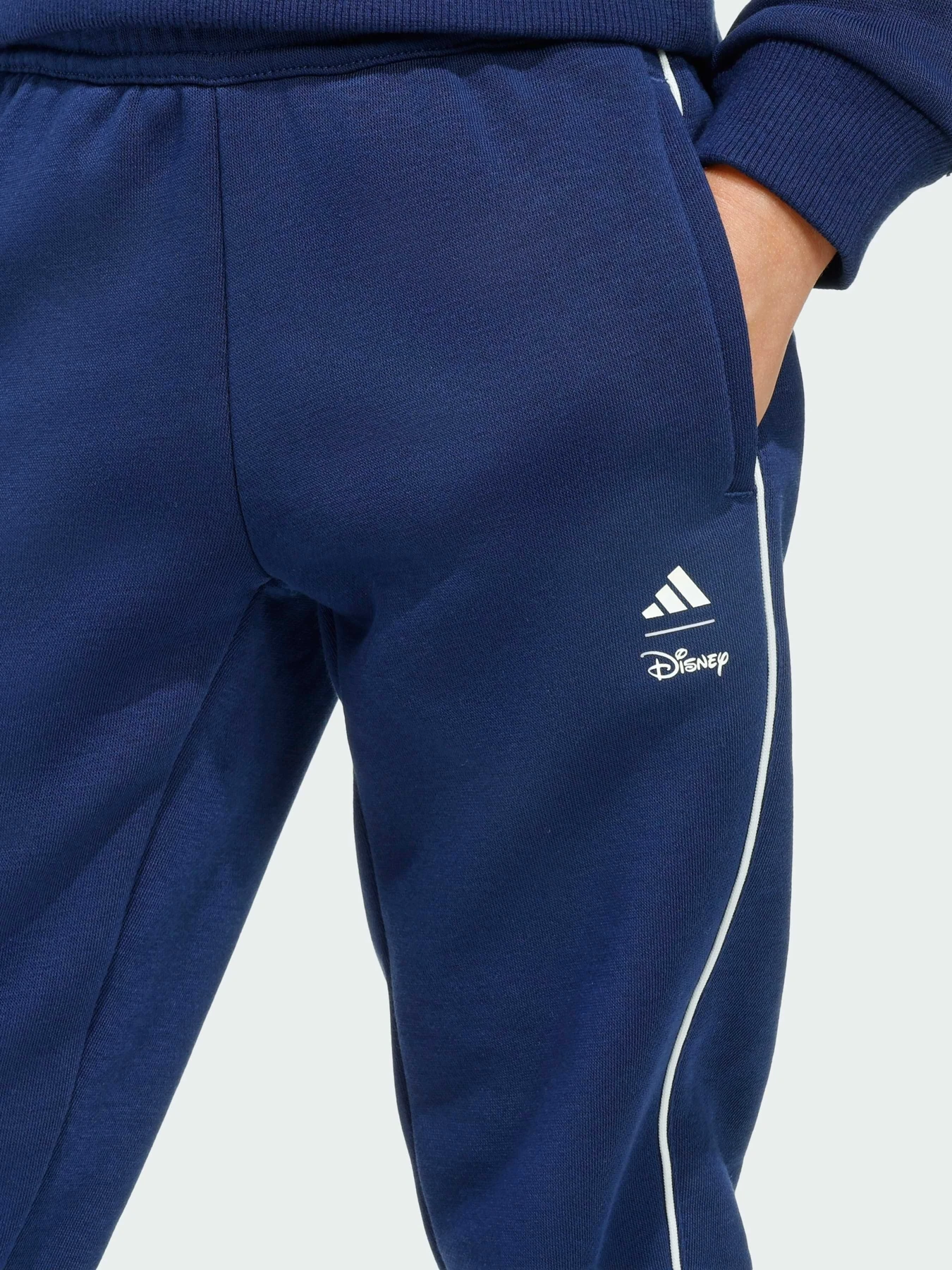 Костюмы Adidas x Disney модель JZ3560 Костюмы Adidas x Disney модель JZ3560 Фото