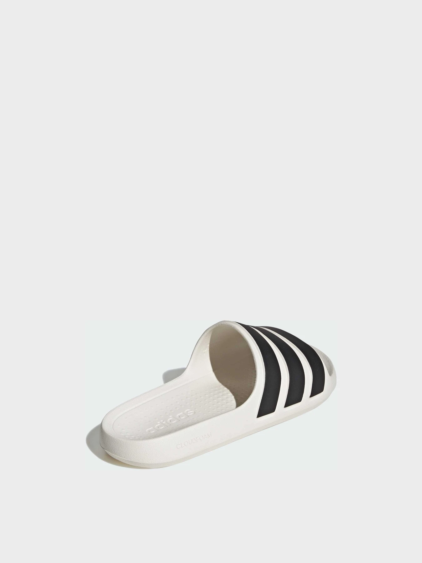 Шлёпанцы Adidas Adilette модель IG6858 Шлёпанцы Adidas Adilette модель IG6858 Фото