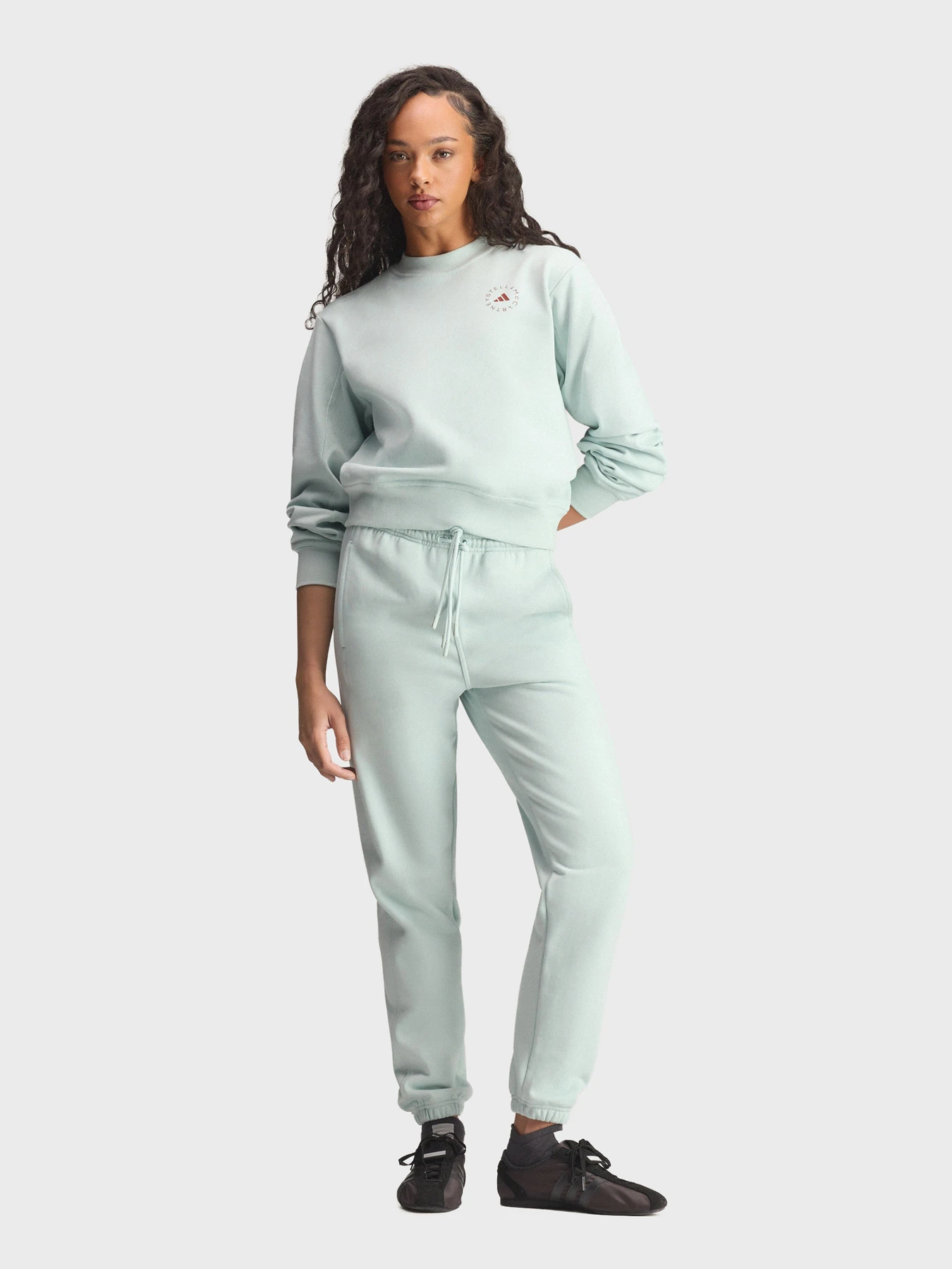 Худи и свитшоты Adidas модель JZ0673 Худи и свитшоты Adidas модель JZ0673 Фото
