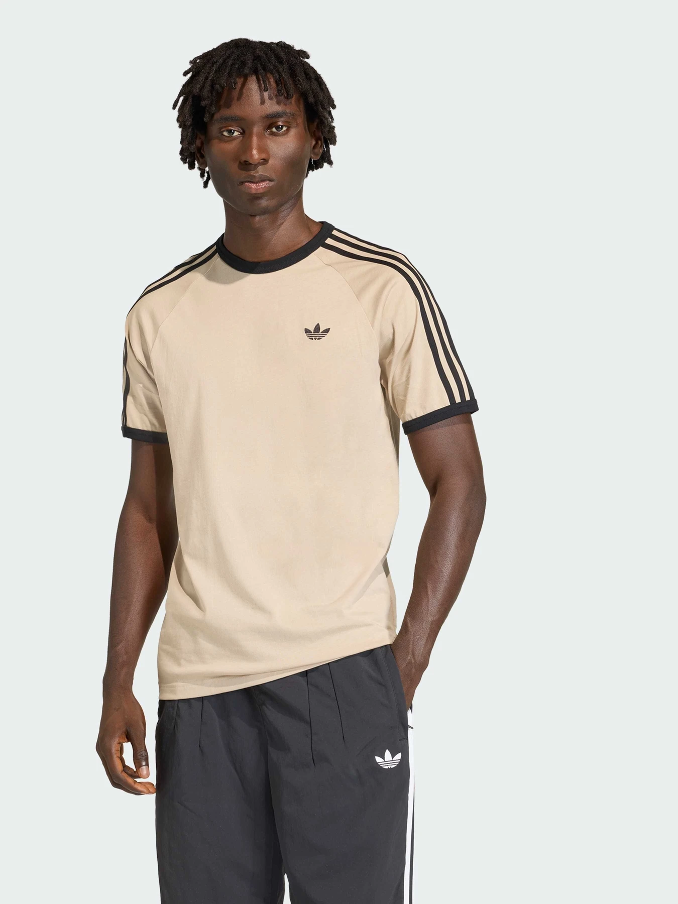 Футболки і поло Adidas Adicolor модель KE7964 Футболки і поло Adidas Adicolor модель KE7964 Фото