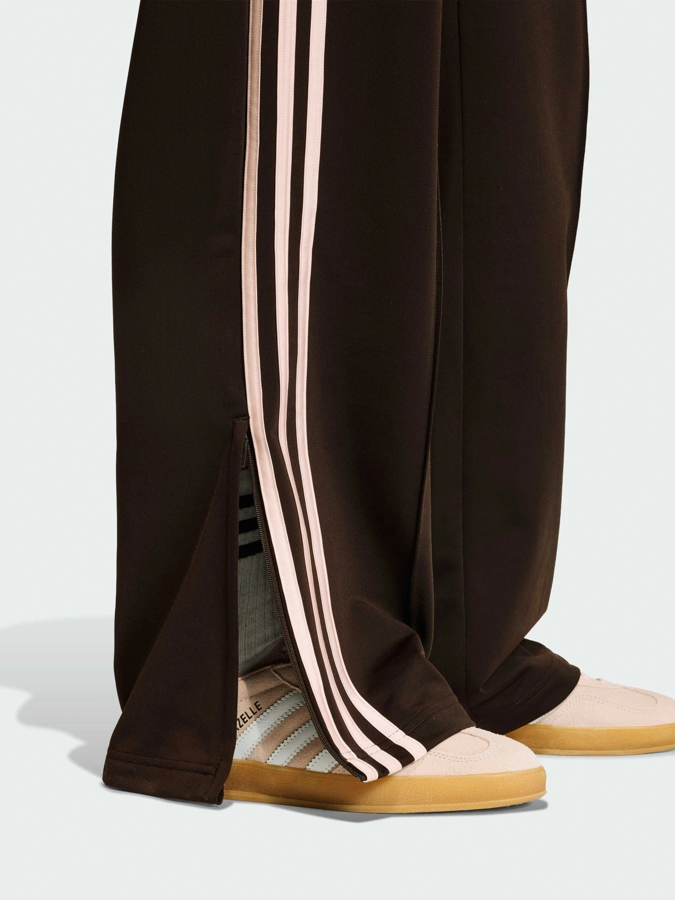 Брюки Adidas Adicolor модель KD3664 Брюки Adidas Adicolor модель KD3664 Фото