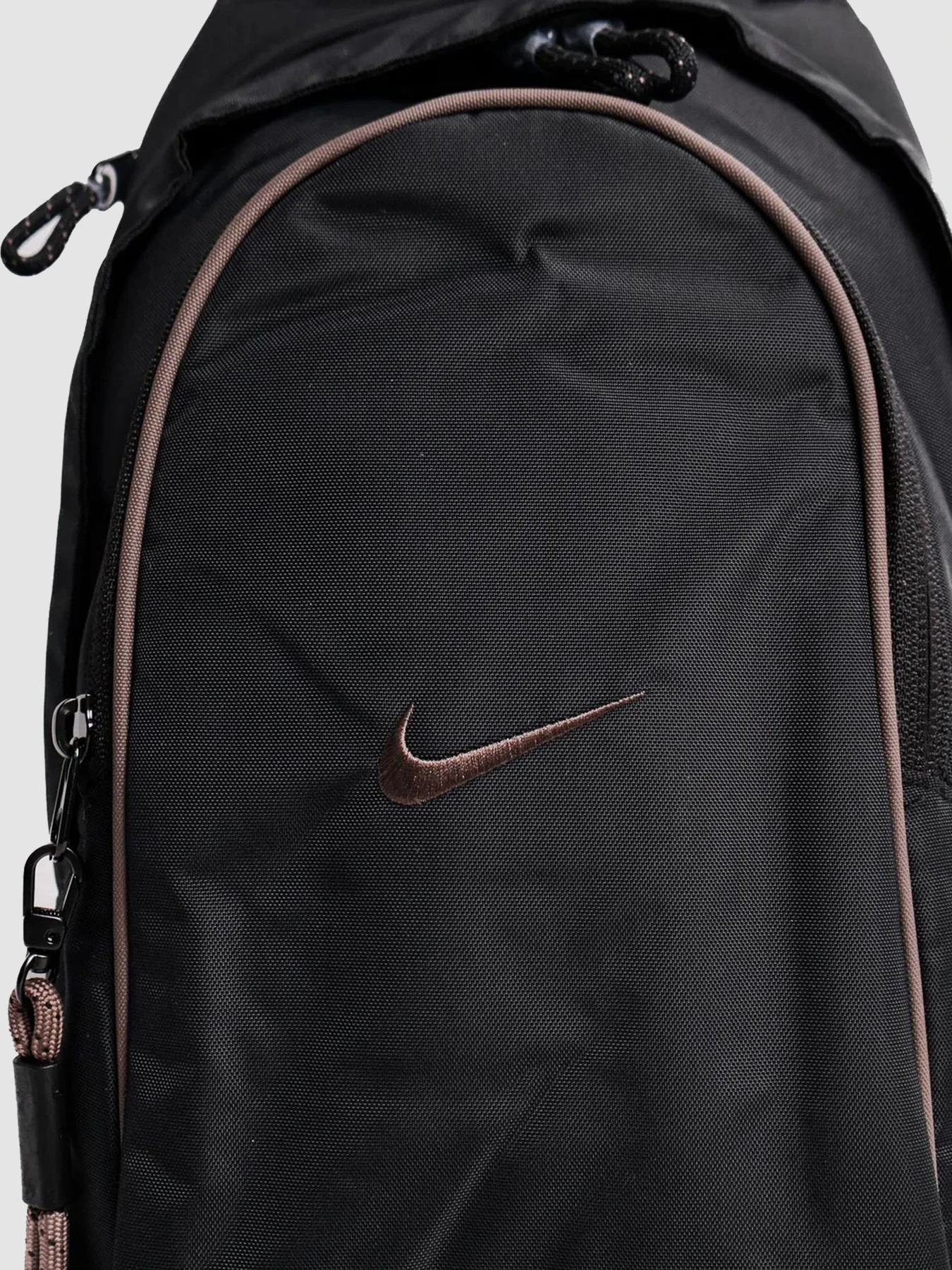 Рюкзаки NIKE Nsw Essentials Sling Bag модель DJ9796-010 Фото