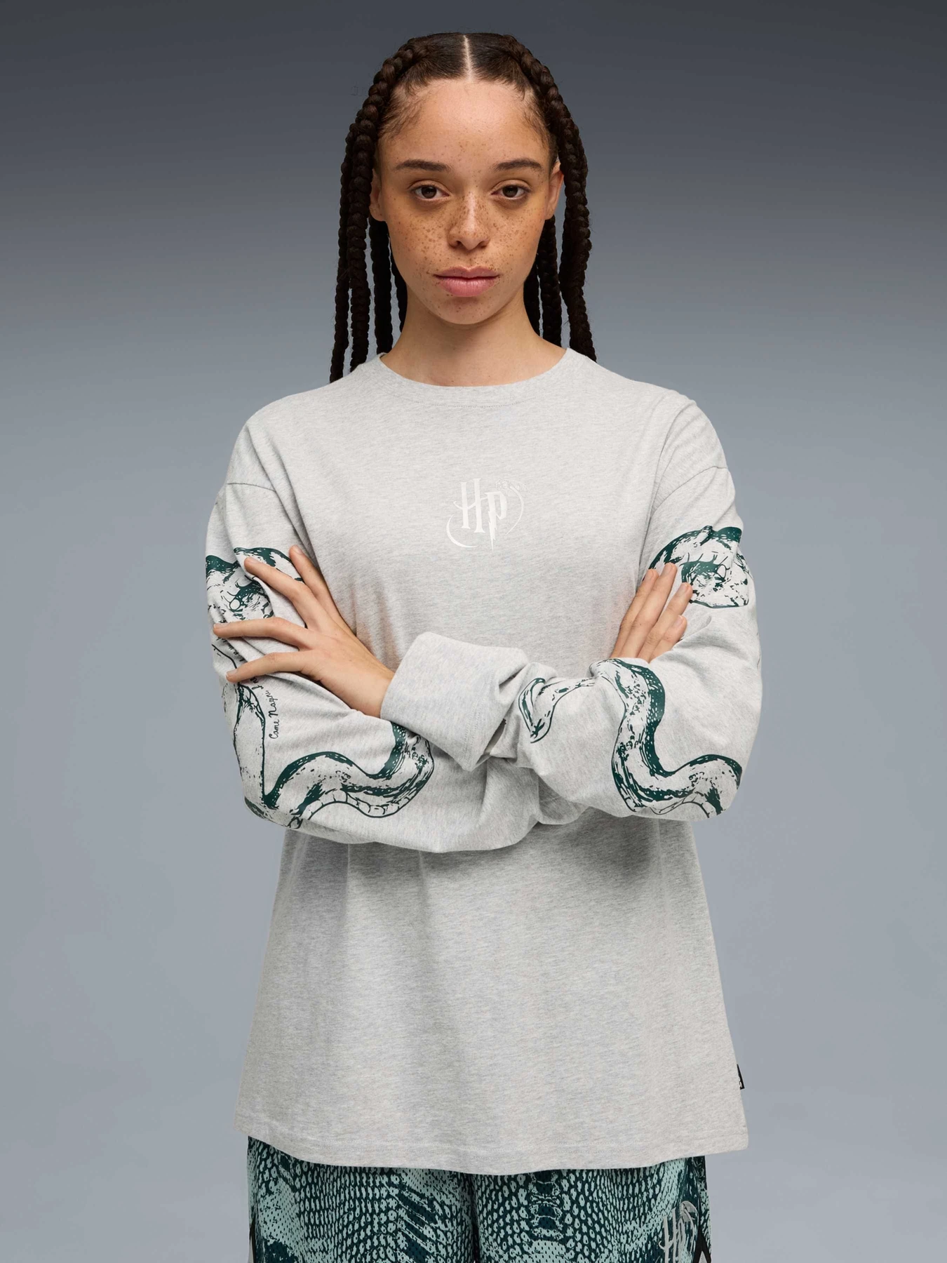 Худі та світшоти PUMA Hoops x Harry Potter Ls Tee модель 633116 Фото