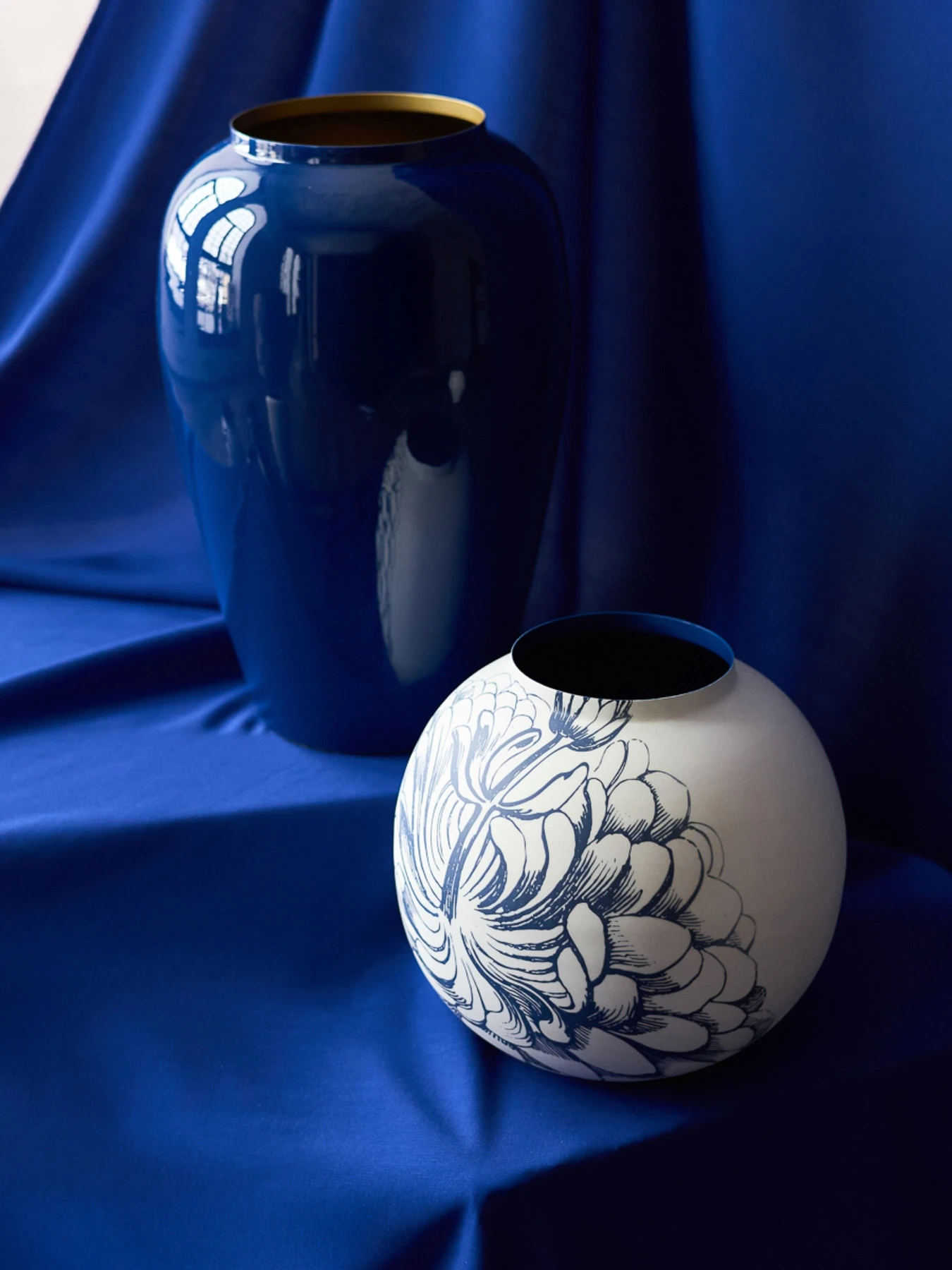 Ваза "Элизиум" железная бело-синяя с принтом MBM HOME модель VB-02 PRINT/DEEP BLUE Ваза "Элизиум" железная бело-синяя с принтом MBM HOME модель VB-02 PRINT/DEEP BLUE Фото