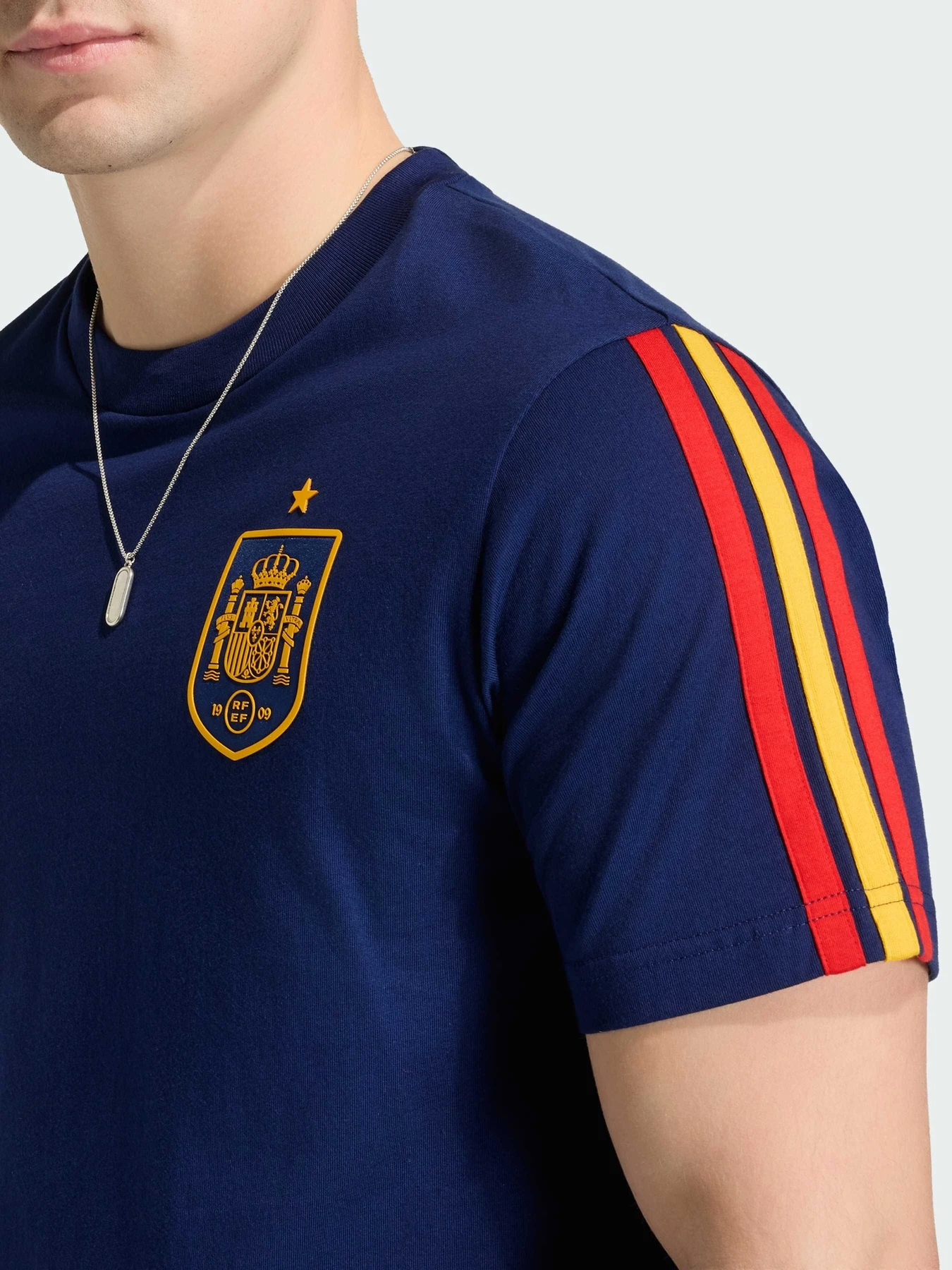 Футболки и поло Adidas модель JZ2261 Футболки и поло Adidas модель JZ2261 Фото