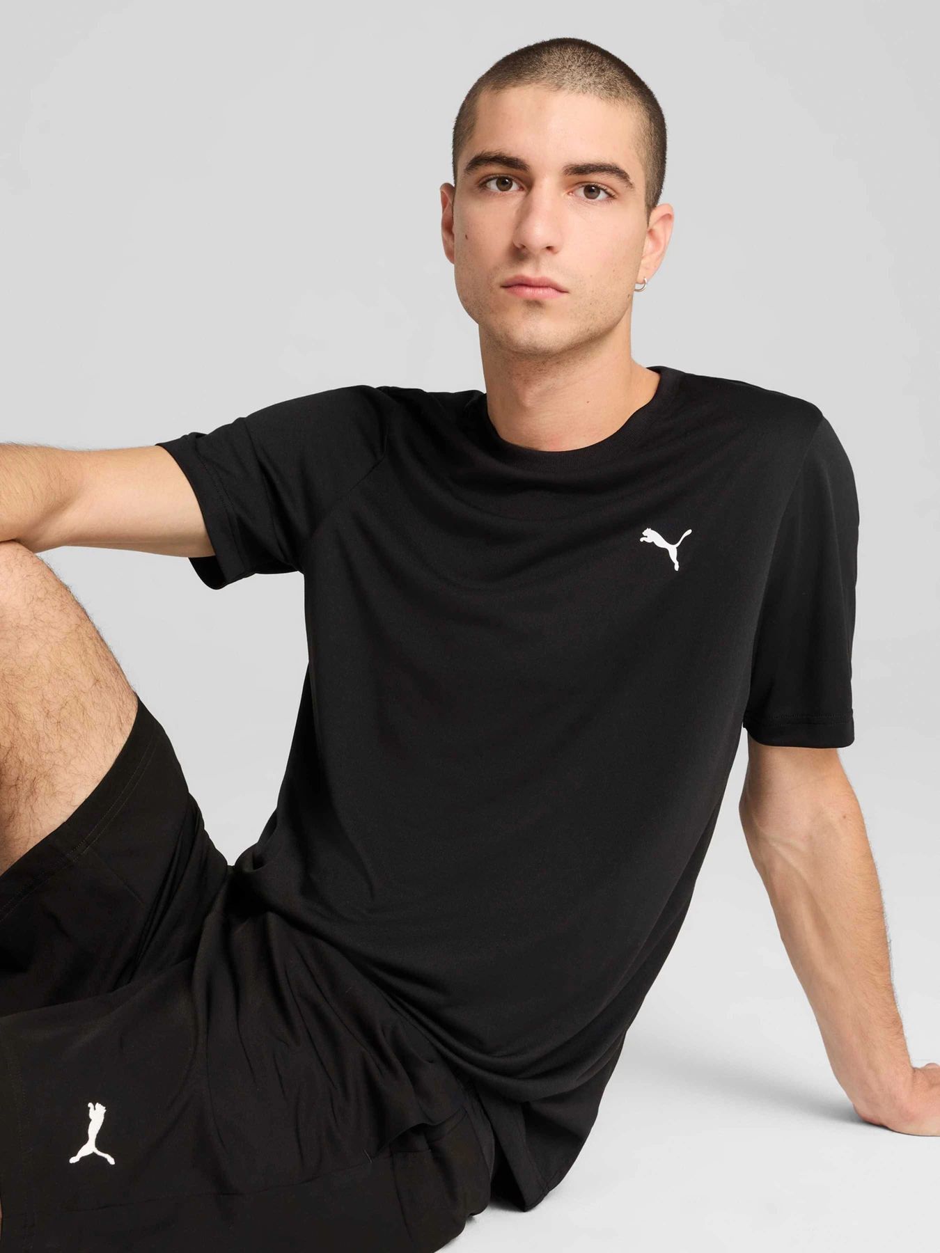 Футболки и поло PUMA Ess Small Logo Poly Tee модель 682542 Футболки и поло PUMA Ess Small Logo Poly Tee модель 682542 Фото