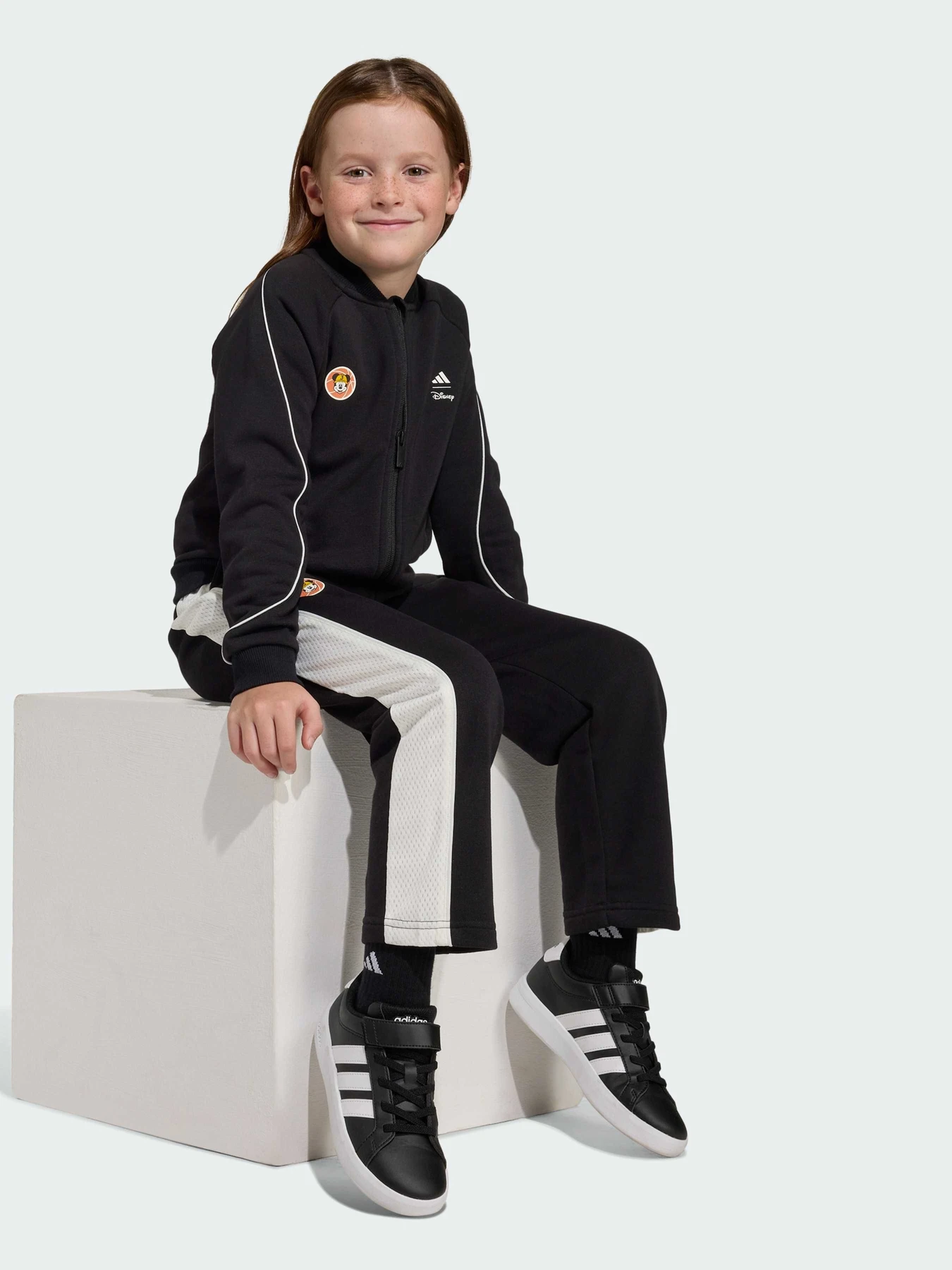 Брюки Adidas x Disney модель JZ7669 Брюки Adidas x Disney модель JZ7669 Фото