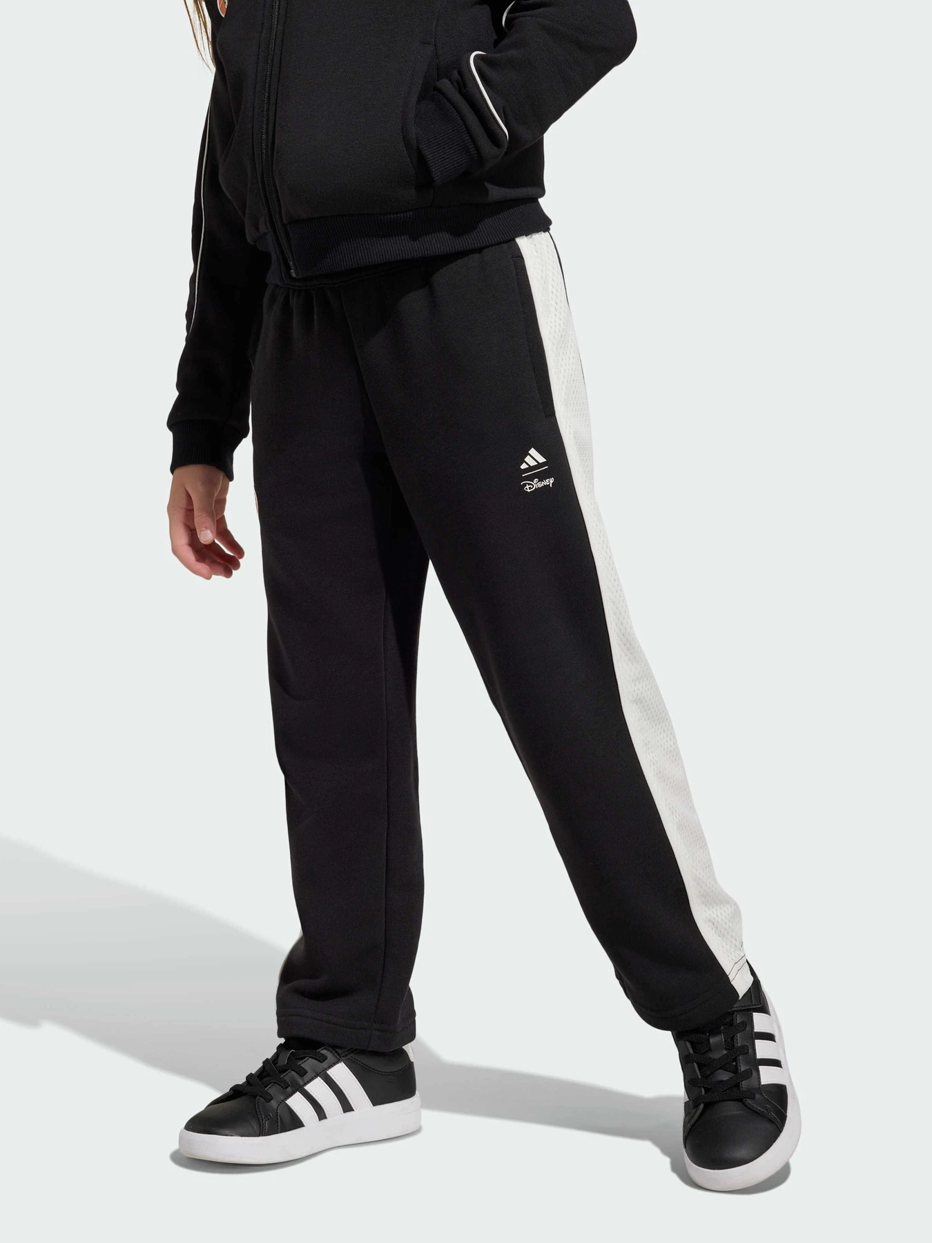 Брюки Adidas x Disney модель JZ7669 Брюки Adidas x Disney модель JZ7669 Фото