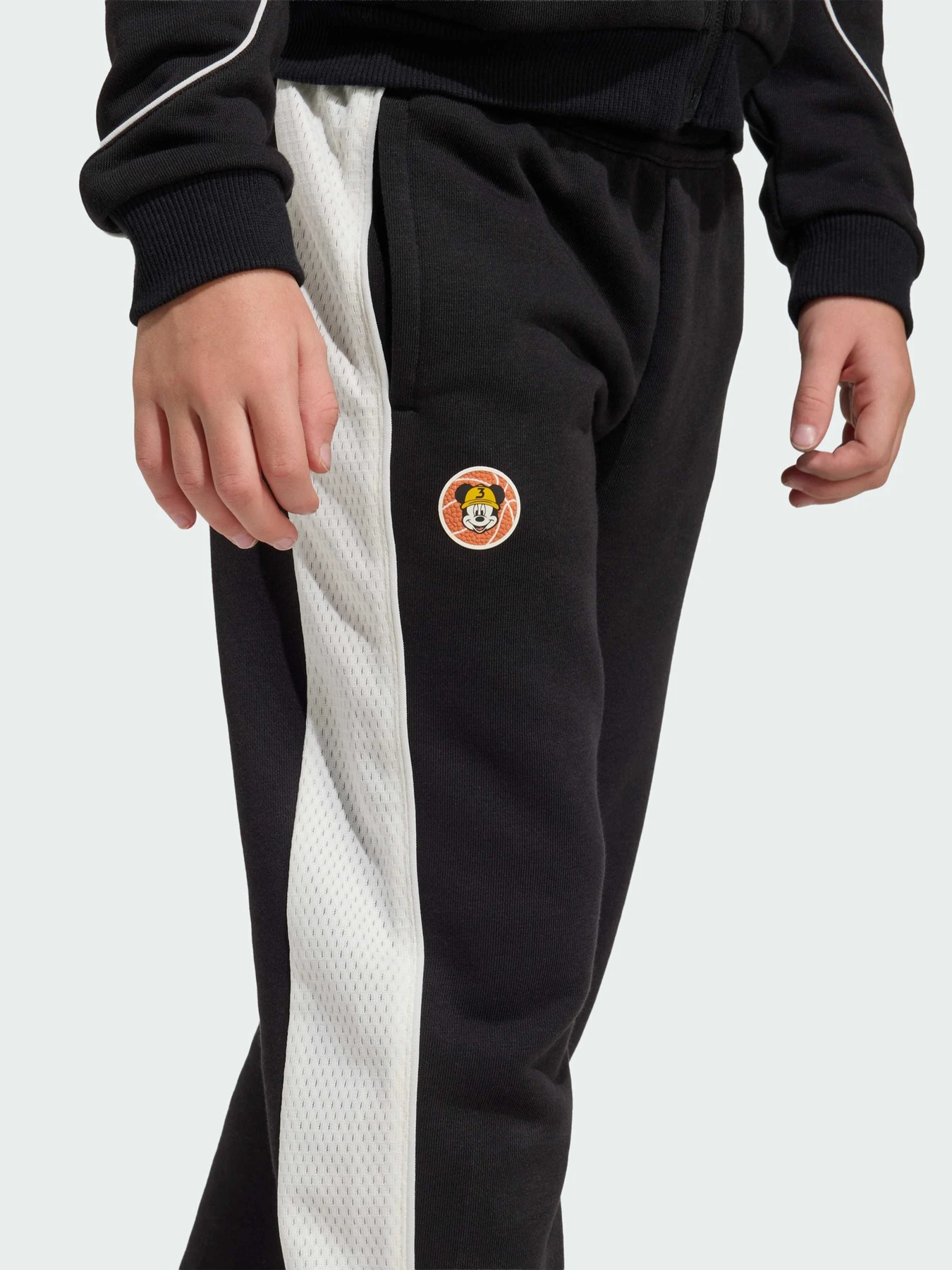 Брюки Adidas x Disney модель JZ7669 Брюки Adidas x Disney модель JZ7669 Фото