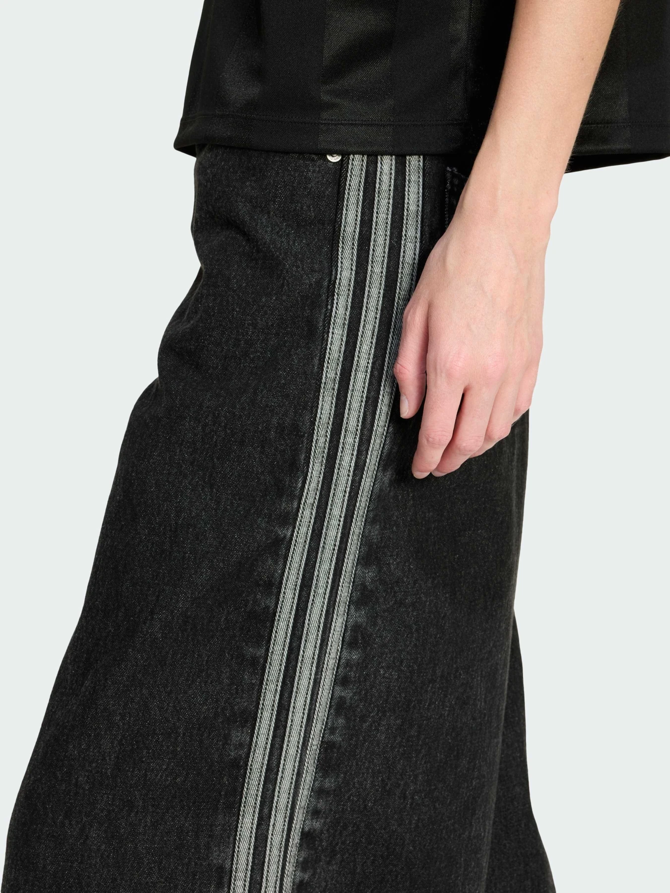 Джинсы Adidas Adicolor модель KD2905 Фото
