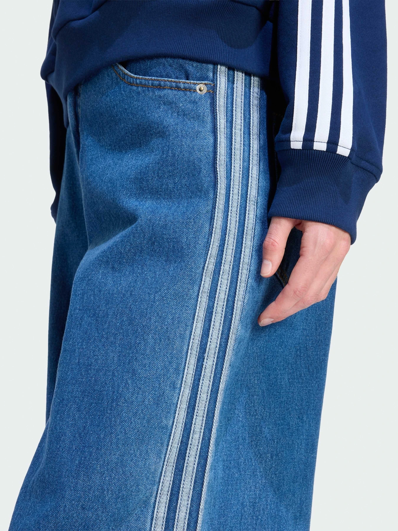 Джинси Adidas Adicolor модель KD2906 Джинси Adidas Adicolor модель KD2906 Фото