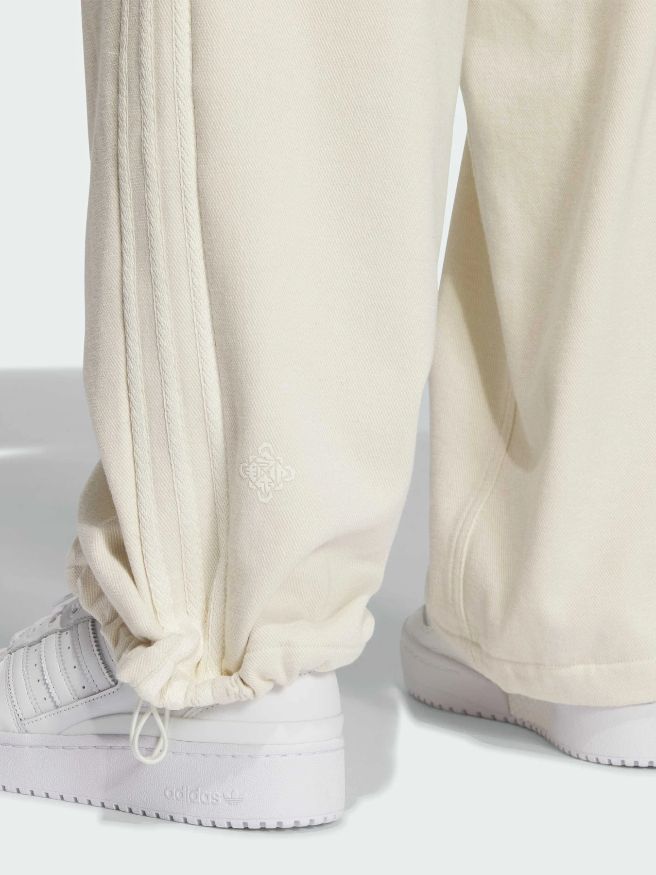 Брюки Adidas модель KT3138 Брюки Adidas модель KT3138 Фото
