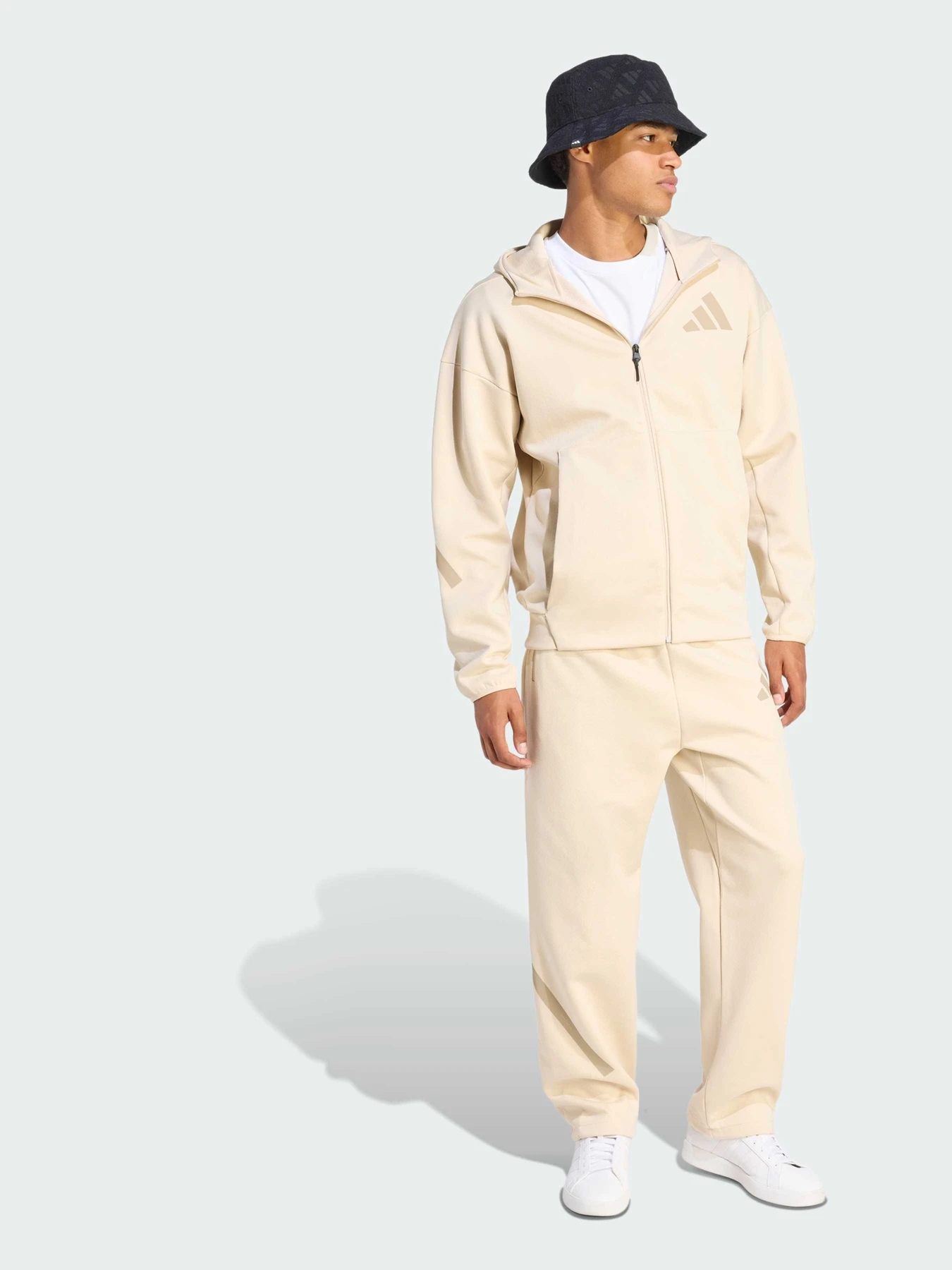 Брюки Adidas ZNE модель KE4709 Брюки Adidas ZNE модель KE4709 Фото