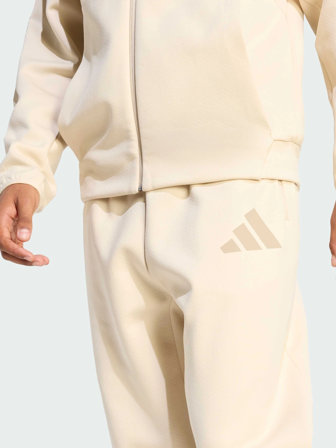 Брюки Adidas ZNE модель KE4709 Брюки Adidas ZNE модель KE4709 Фото