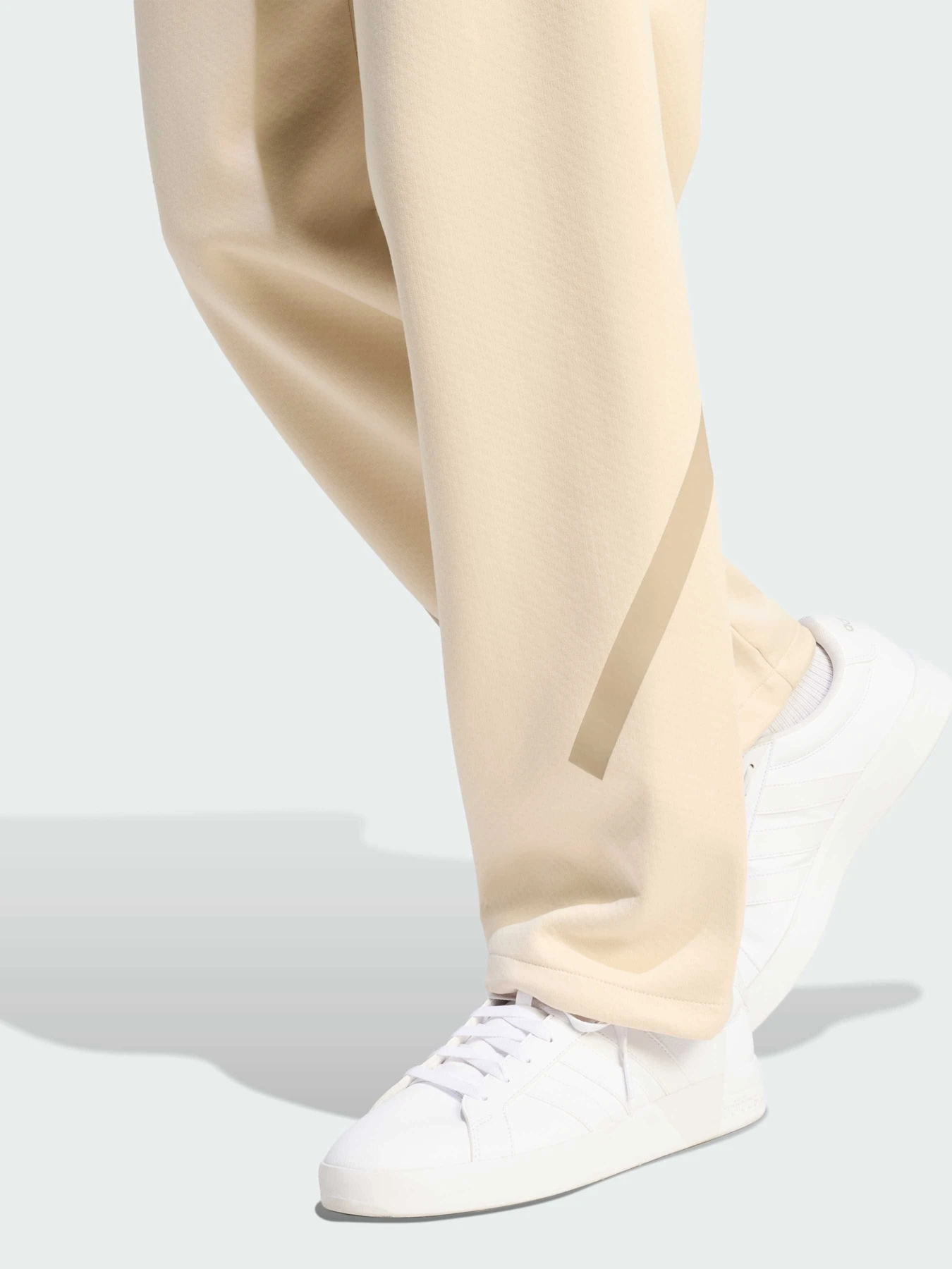 Брюки Adidas ZNE модель KE4709 Брюки Adidas ZNE модель KE4709 Фото
