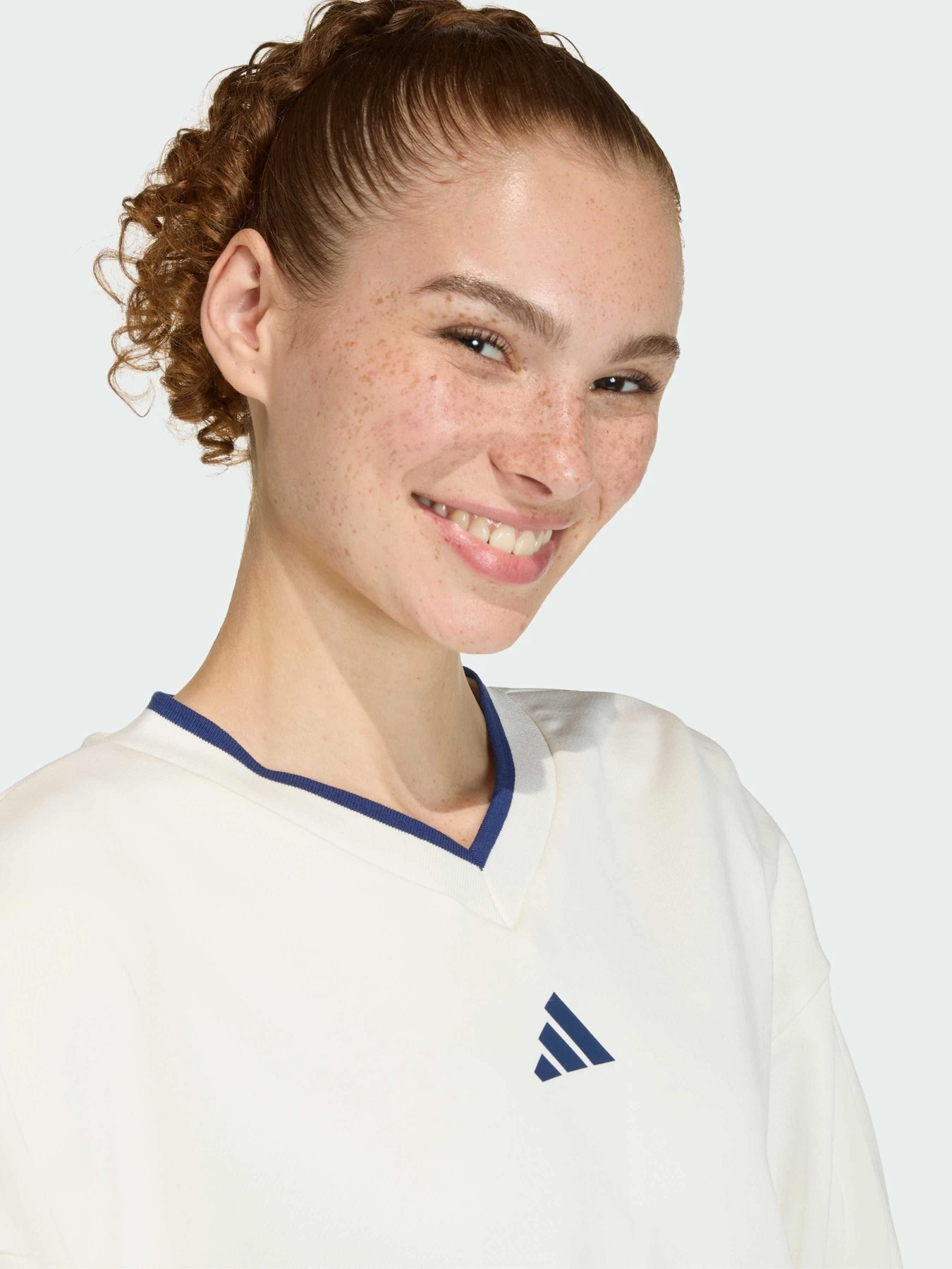 Худи и свитшоты Adidas модель JZ1074 Худи и свитшоты Adidas модель JZ1074 Фото
