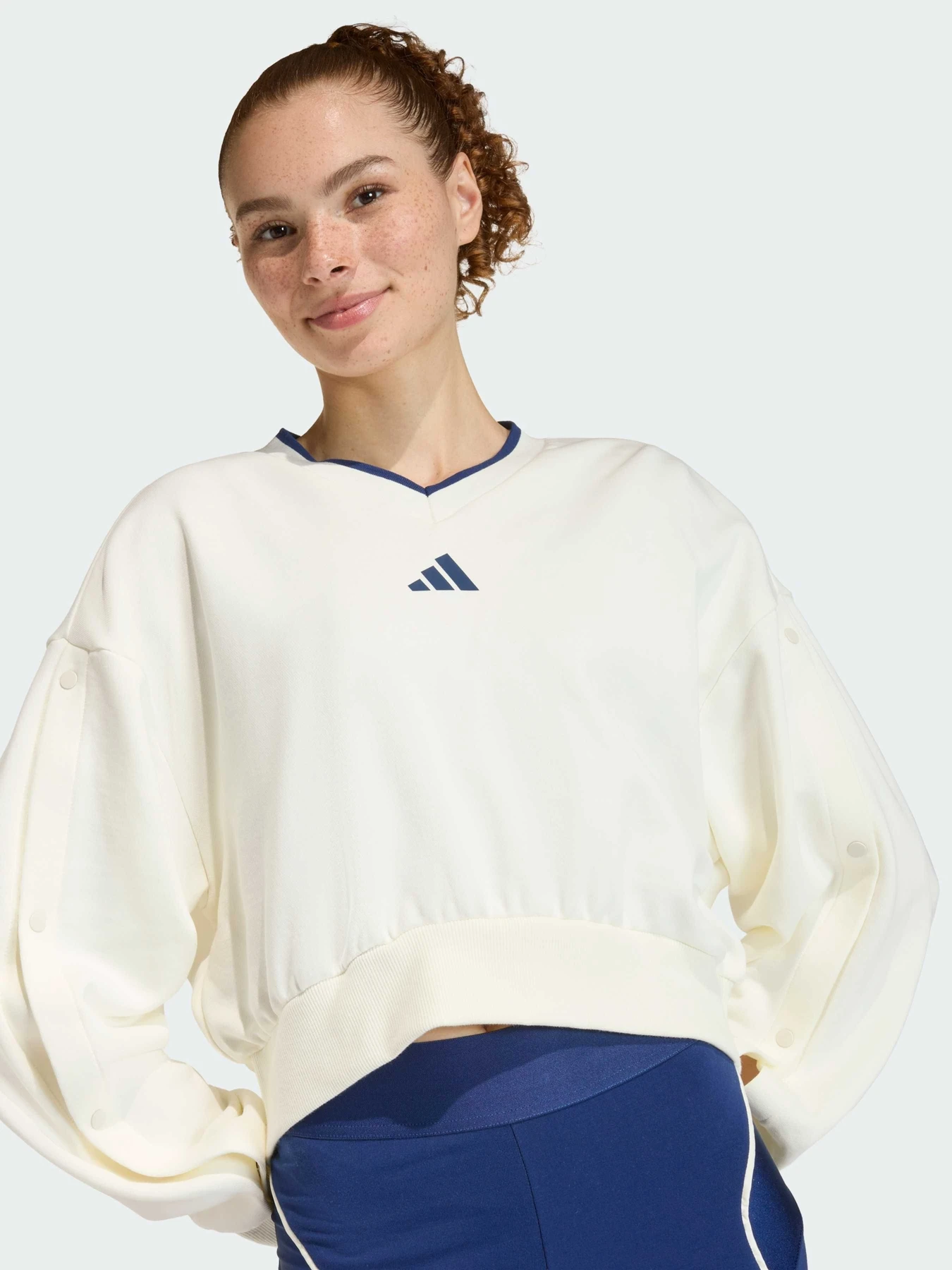 Худи и свитшоты Adidas модель JZ1074 Худи и свитшоты Adidas модель JZ1074 Фото