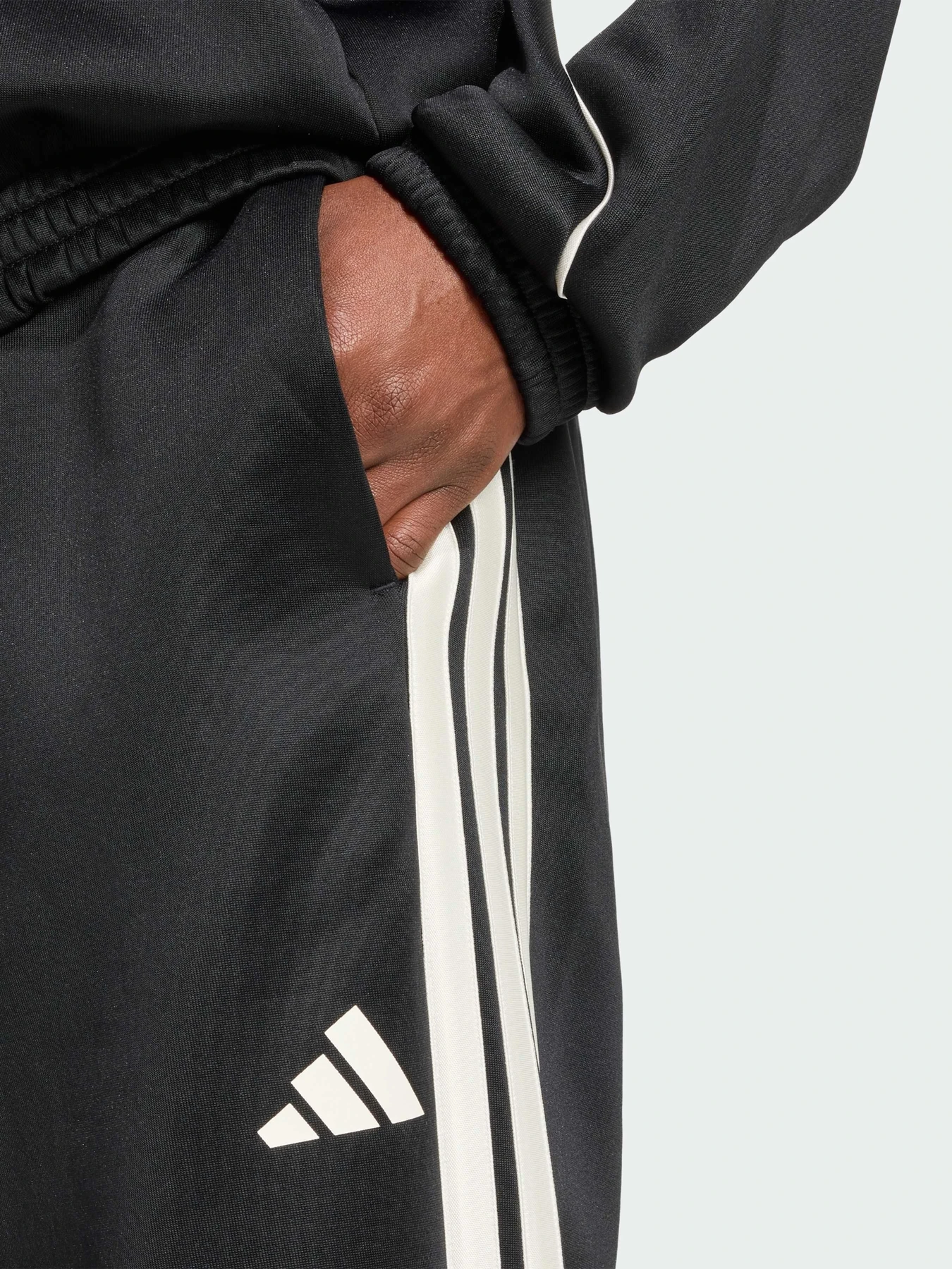 Брюки Adidas модель JN1822 Брюки Adidas модель JN1822 Фото