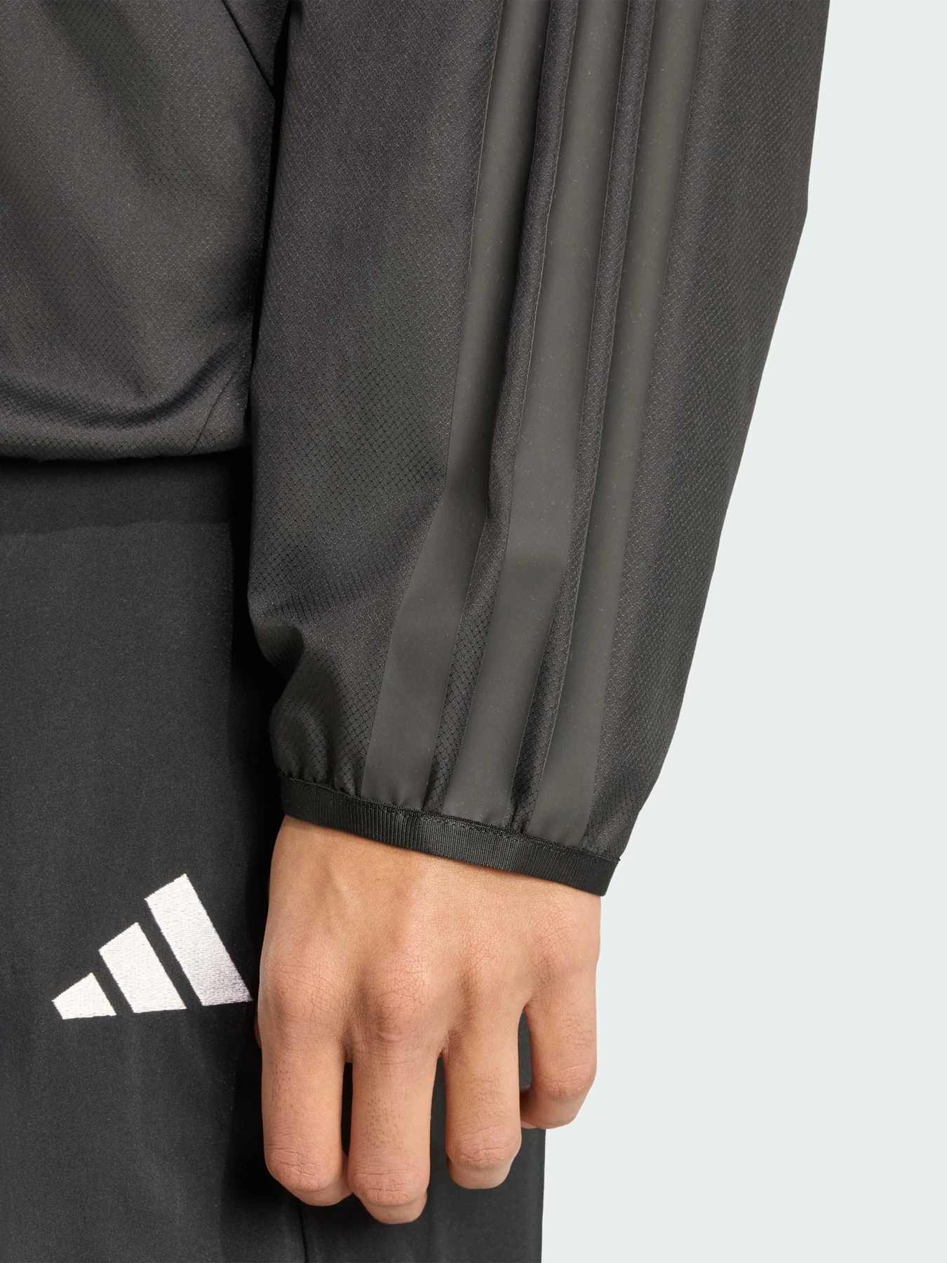 Куртки и дубленки Adidas модель JM3896 Фото