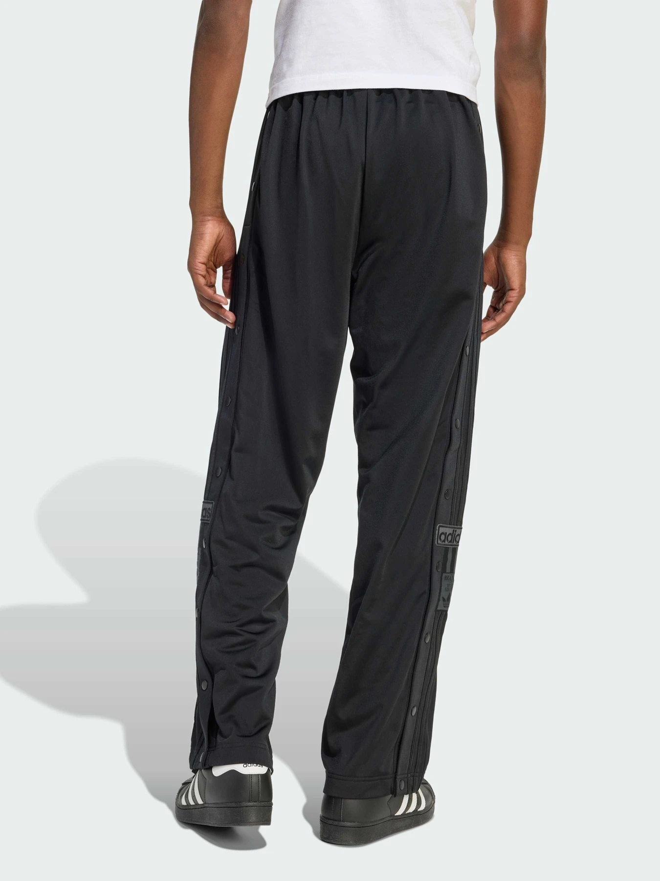 Брюки Adidas Adicolor модель KD1502 Брюки Adidas Adicolor модель KD1502 Фото