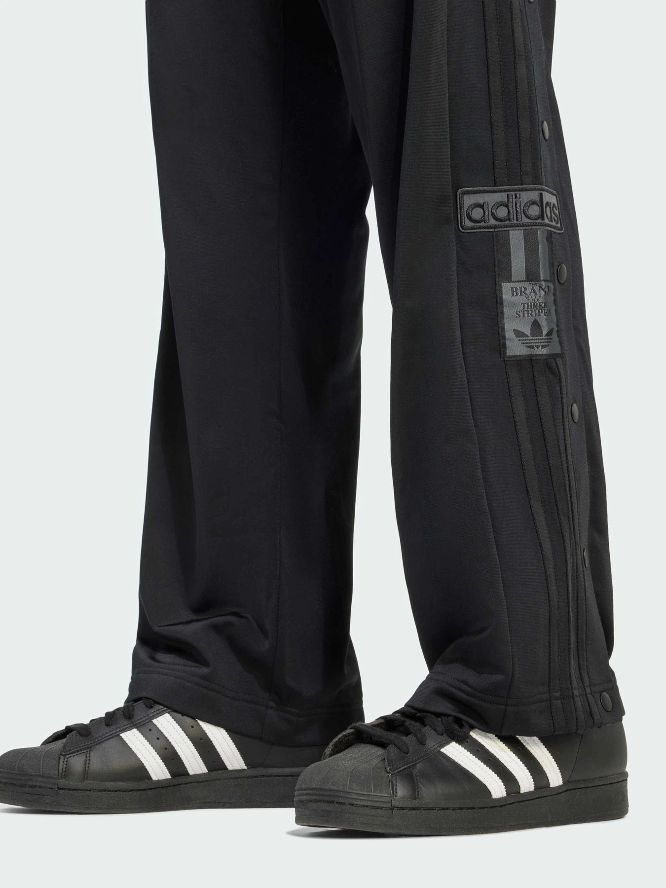 Брюки Adidas Adicolor модель KD1502 Брюки Adidas Adicolor модель KD1502 Фото