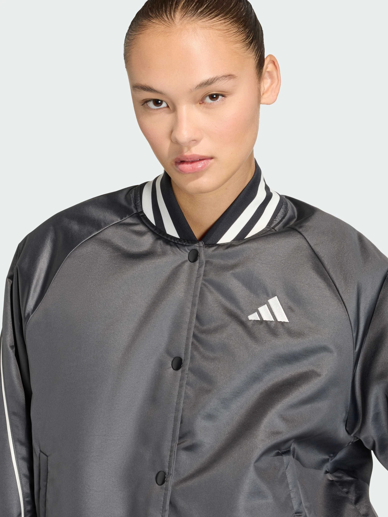 Куртки и дубленки Adidas модель JZ6919 Куртки и дубленки Adidas модель JZ6919 Фото