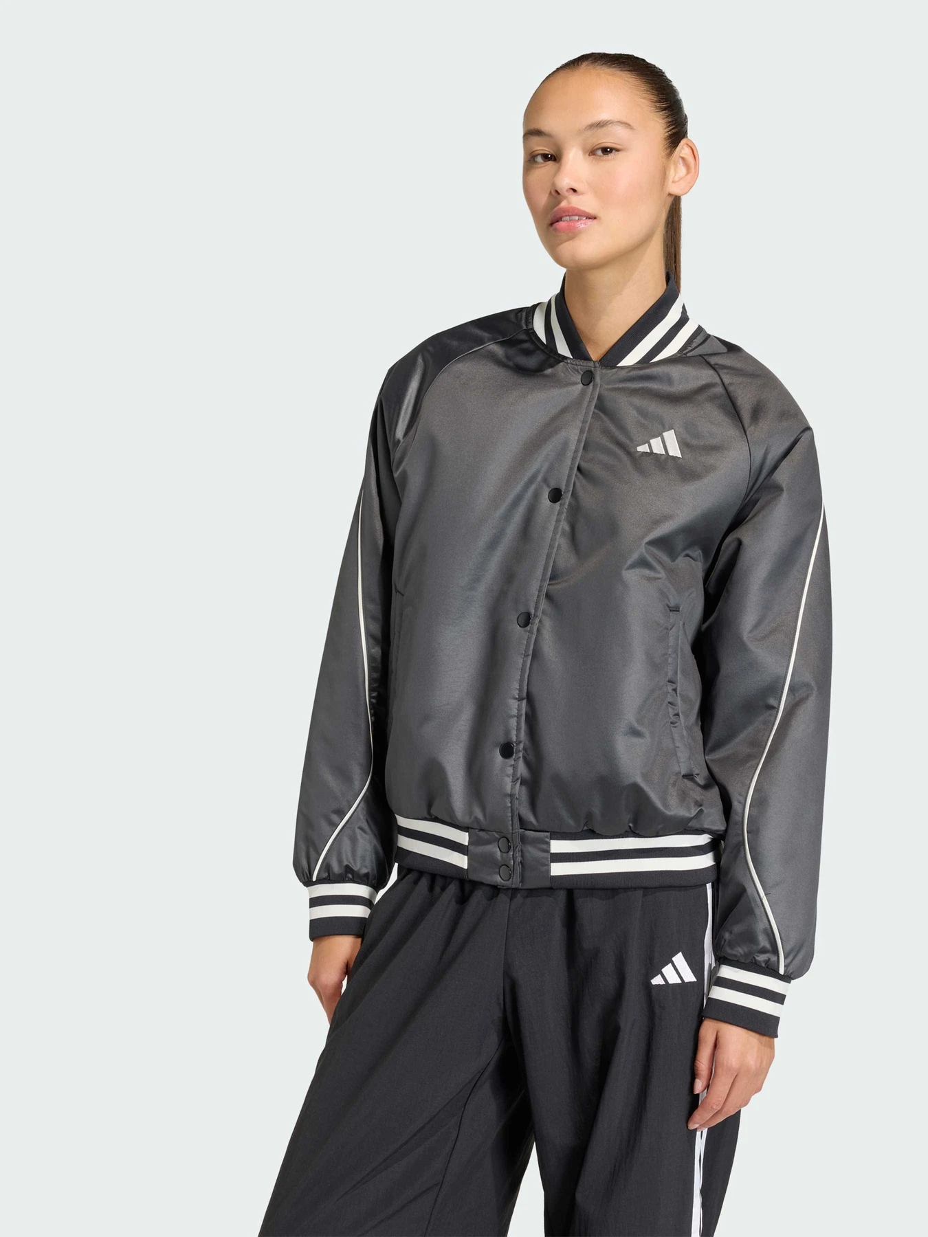 Куртки и дубленки Adidas модель JZ6919 Куртки и дубленки Adidas модель JZ6919 Фото