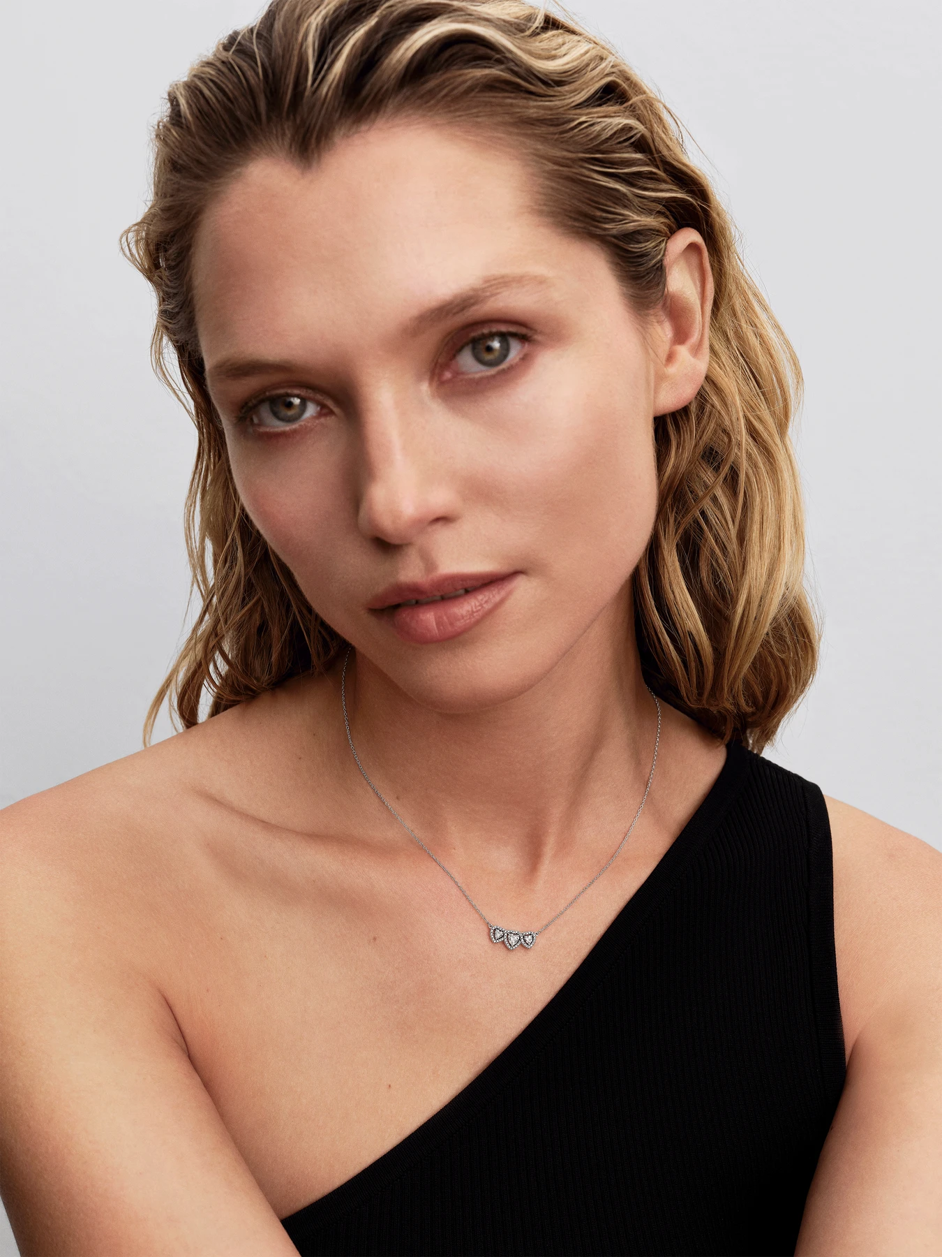 Колье PANDORA модель 394412C01 Колье PANDORA модель 394412C01 Фото