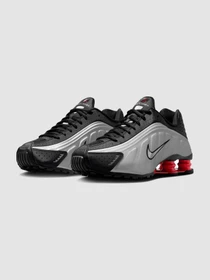 Кросівки NIKE Shox R4 модель AR3565-011 Фото