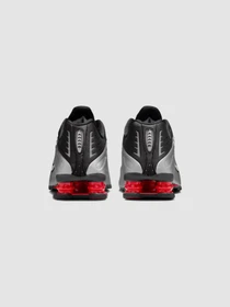 Кросівки NIKE Shox R4 модель AR3565-011 Фото