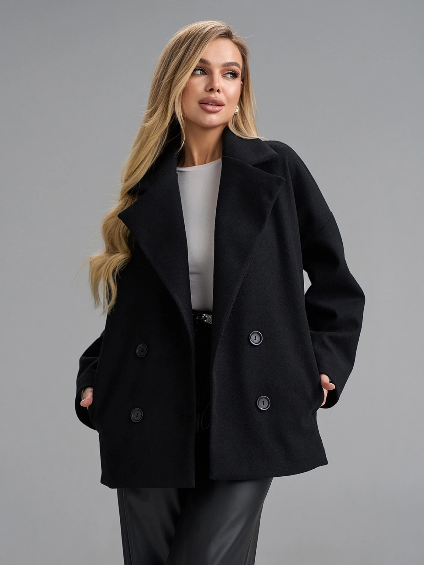 Пальто и плащи ISSA Plus модель 15499_черный Пальто и плащи ISSA Plus модель 15499_черный Фото