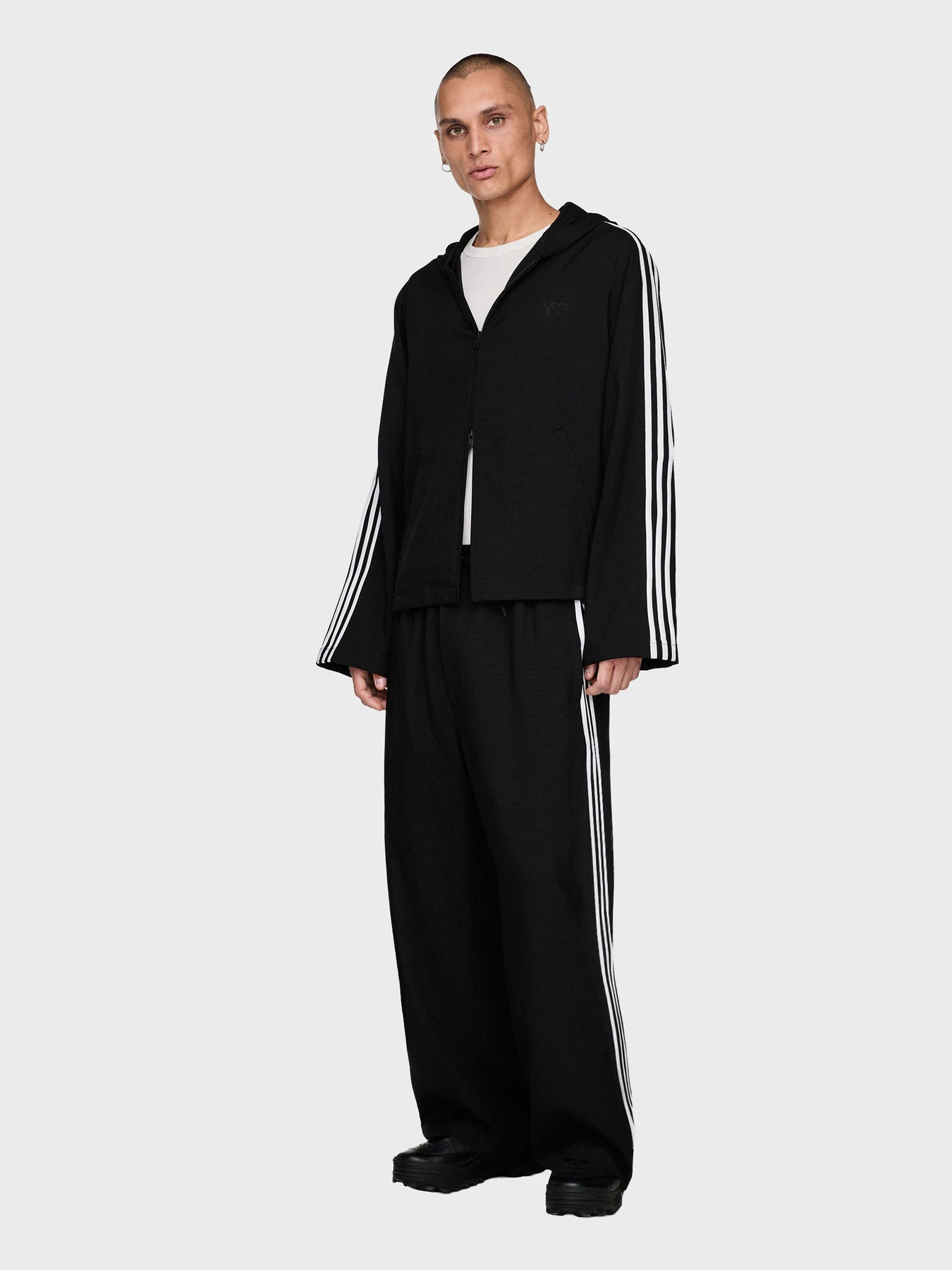 Худі та світшоти Adidas модель JW7354 Худі та світшоти Adidas модель JW7354 Фото