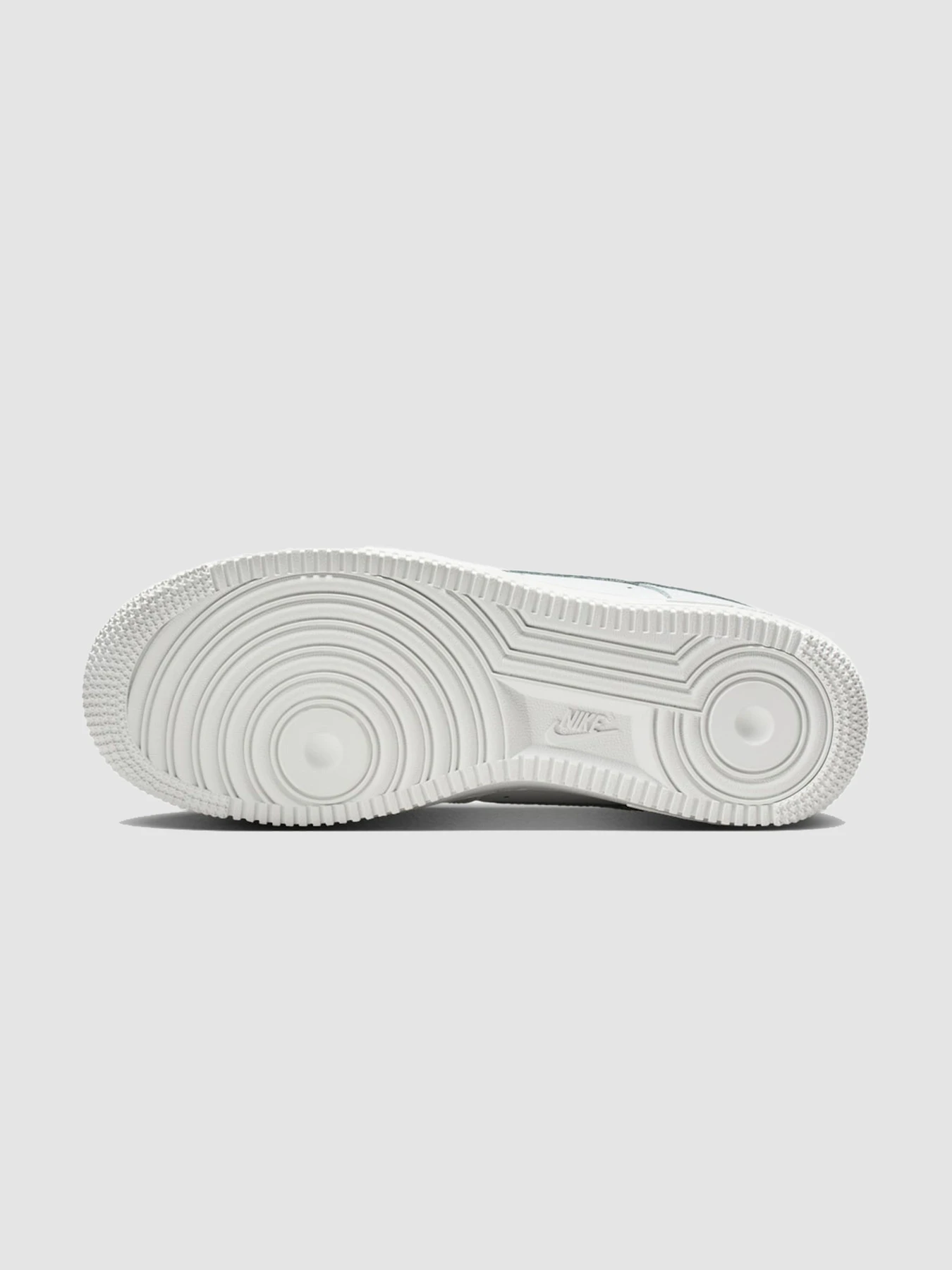 Кросівки NIKE Air Force 1 '07 Low модель IM6485-121 Кросівки NIKE Air Force 1 '07 Low модель IM6485-121 Фото