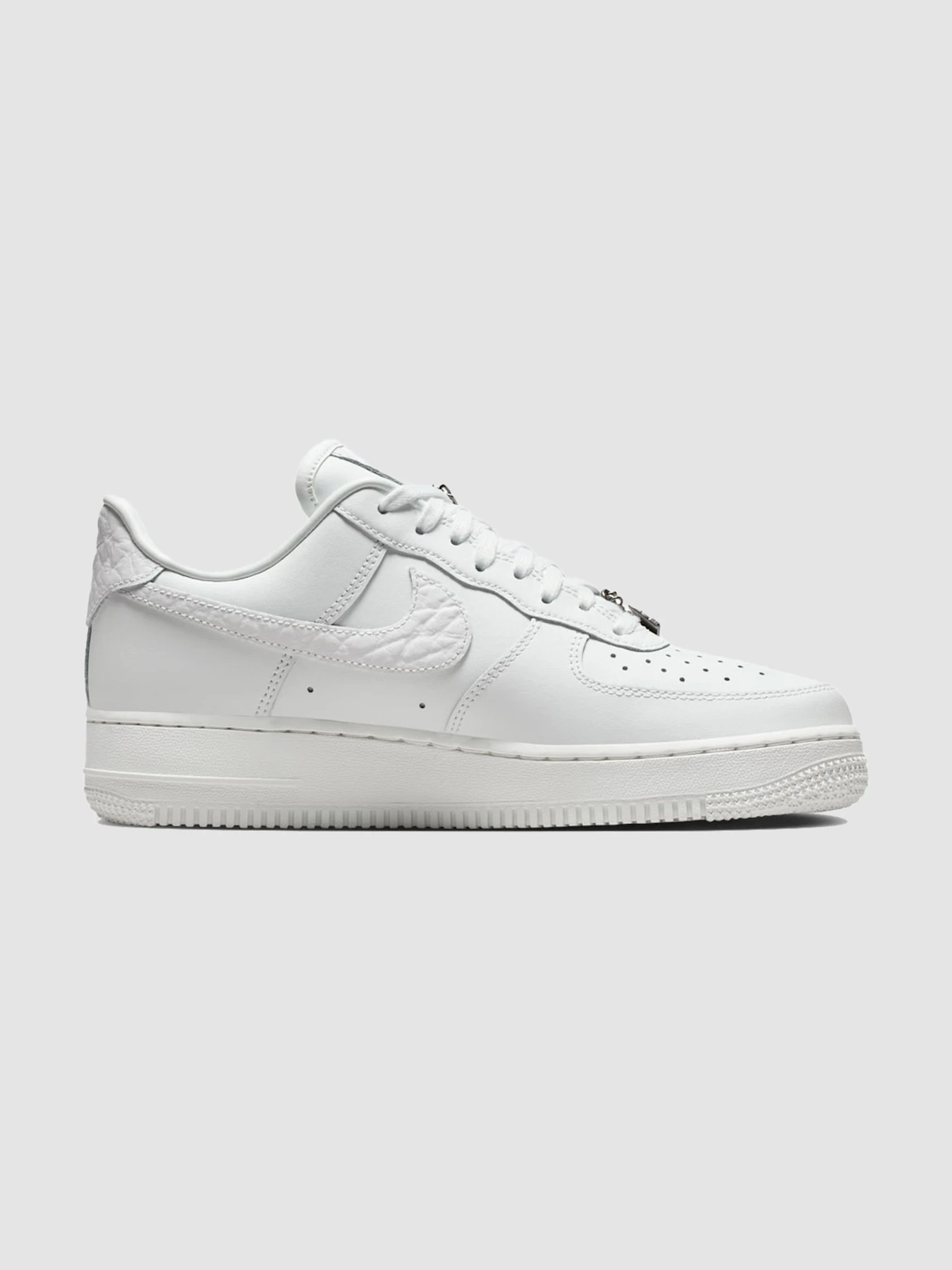 Кросівки NIKE Air Force 1 '07 Low модель IM6485-121 Кросівки NIKE Air Force 1 '07 Low модель IM6485-121 Фото