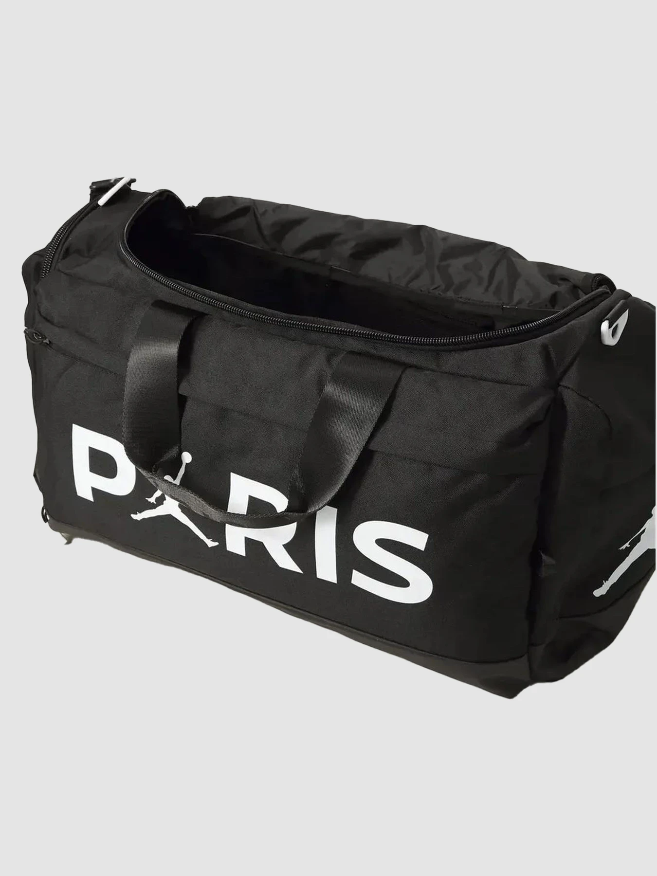 Сумки Jordan СпорParis Saint-Germain Duffle Bag (62.5L) модель MM0995-023 Сумки Jordan СпорParis Saint-Germain Duffle Bag (62.5L) модель MM0995-023 Фото