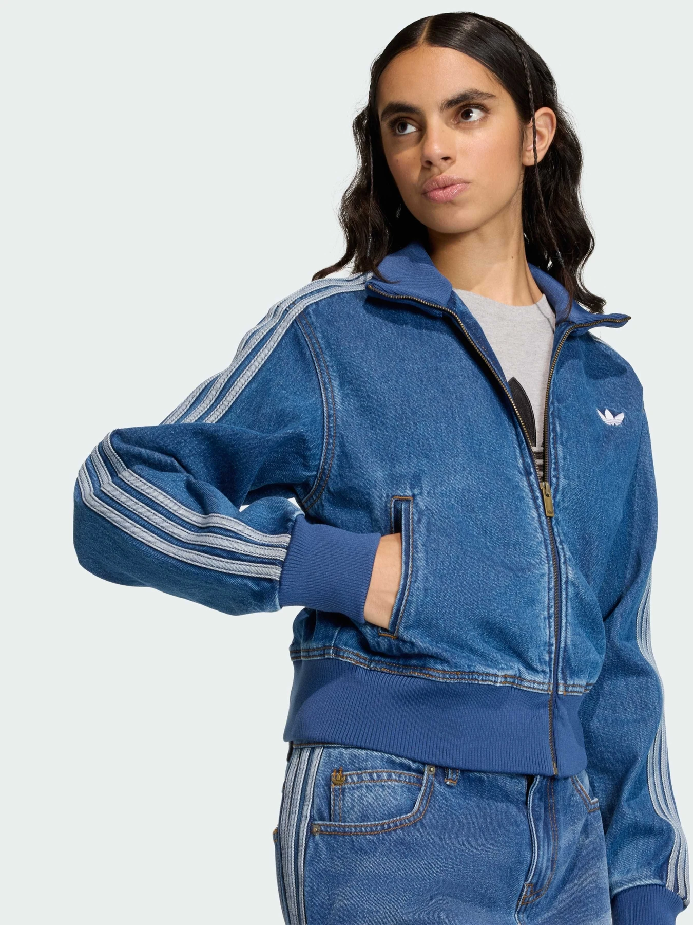 Куртки и дубленки Adidas Adicolor модель KD2913 Куртки и дубленки Adidas Adicolor модель KD2913 Фото