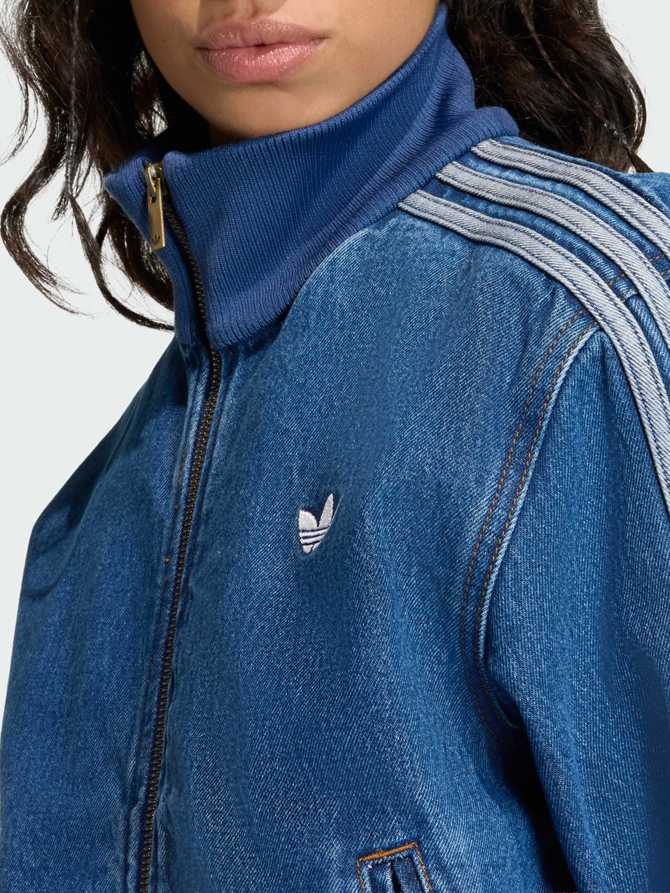 Куртки и дубленки Adidas Adicolor модель KD2913 Куртки и дубленки Adidas Adicolor модель KD2913 Фото