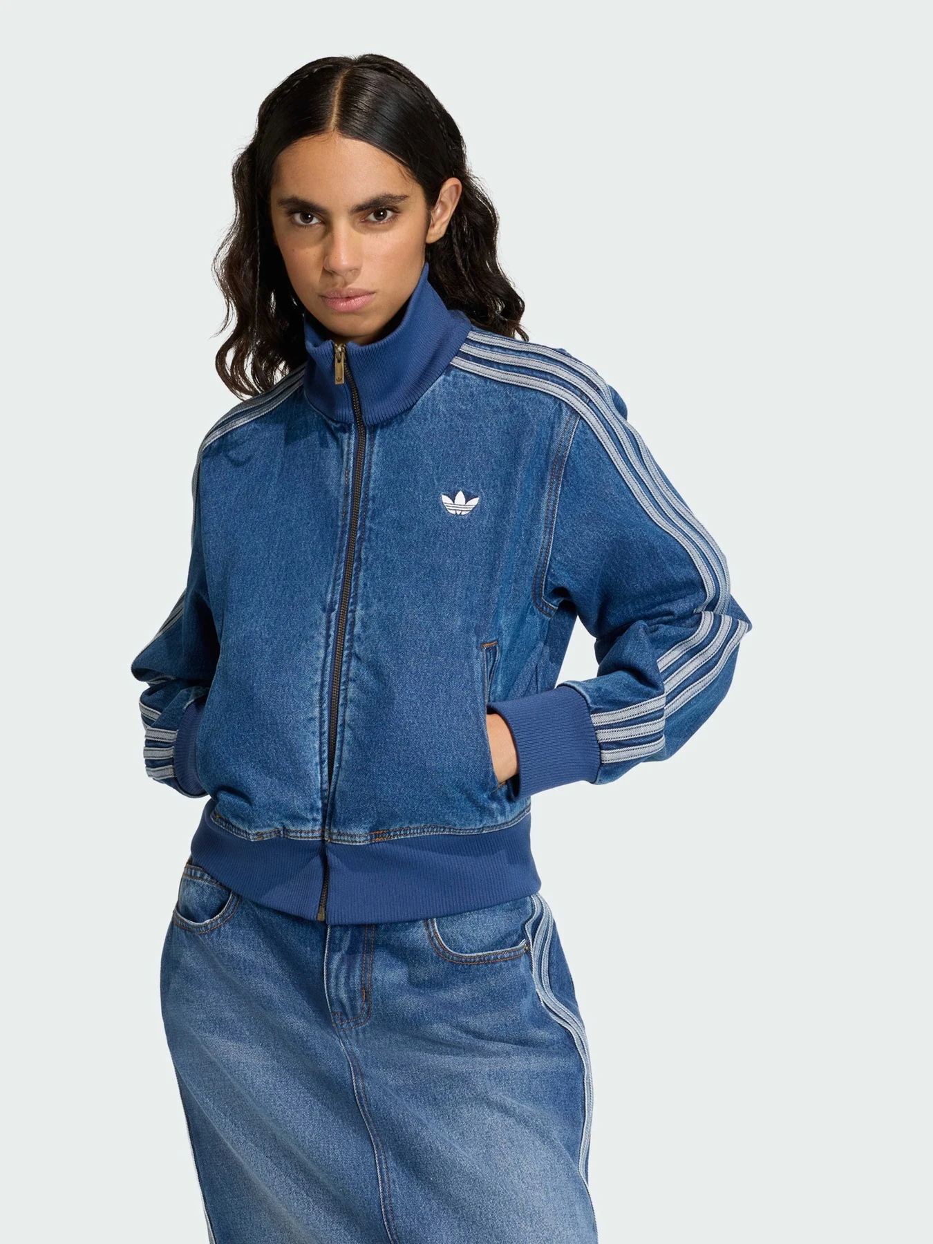 Куртки и дубленки Adidas Adicolor модель KD2913 Куртки и дубленки Adidas Adicolor модель KD2913 Фото