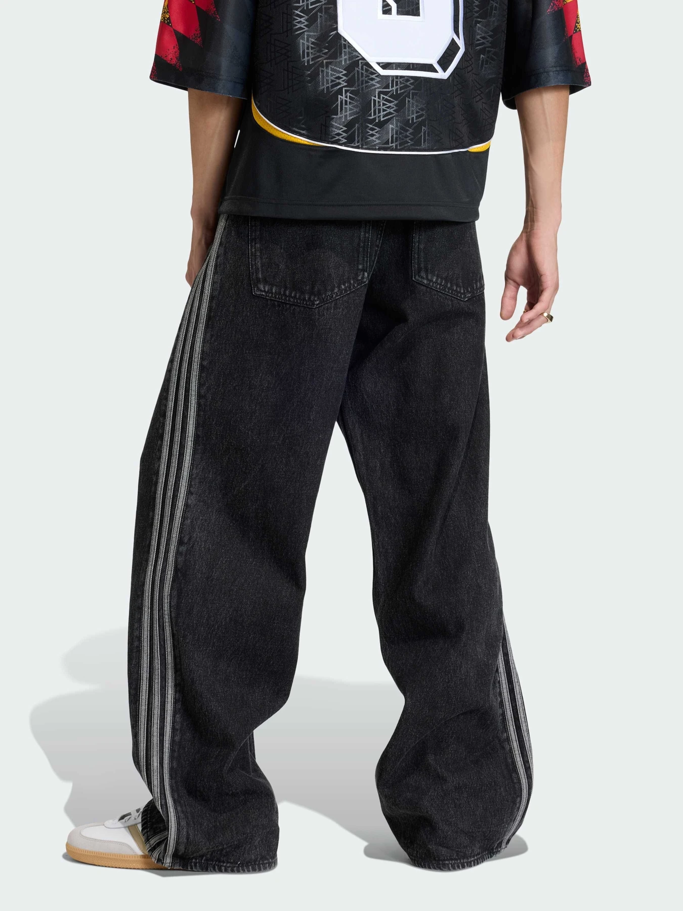 Штани Adidas Adicolor модель KD1497 Штани Adidas Adicolor модель KD1497 Фото