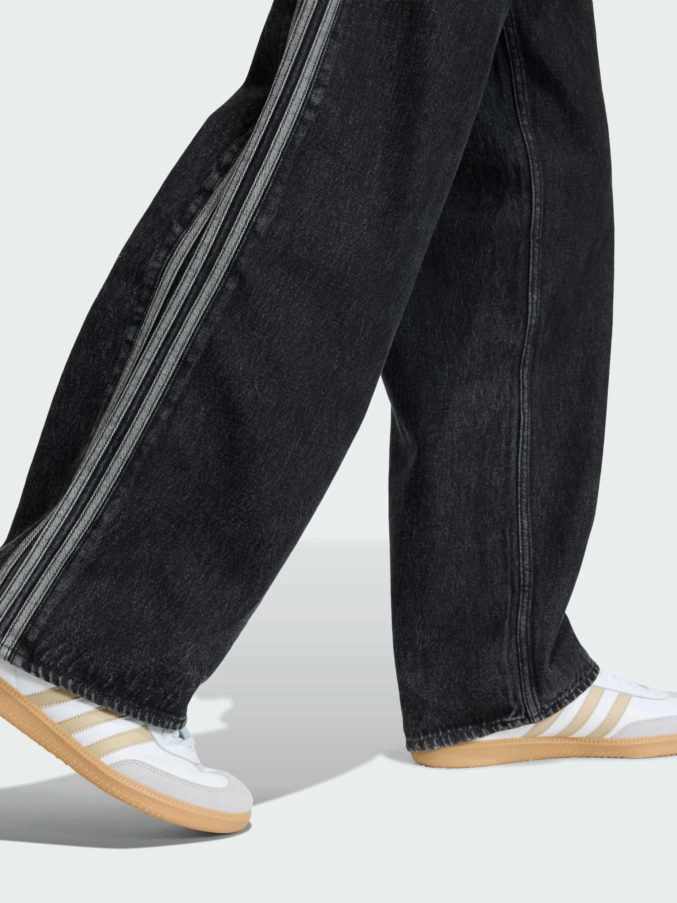 Штани Adidas Adicolor модель KD1497 Штани Adidas Adicolor модель KD1497 Фото