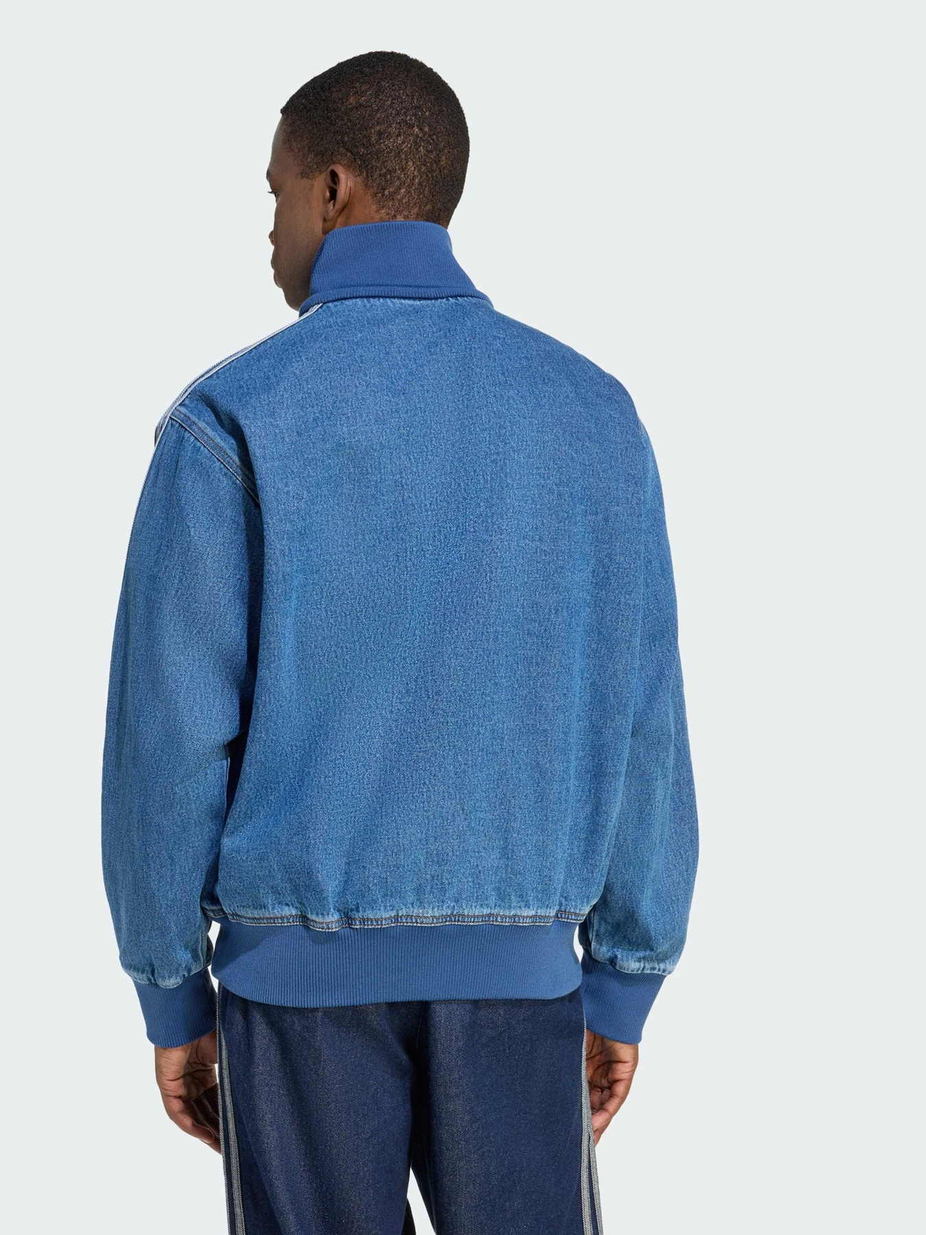 Куртки та дублянки Adidas Adicolor модель KD1517 Куртки та дублянки Adidas Adicolor модель KD1517 Фото