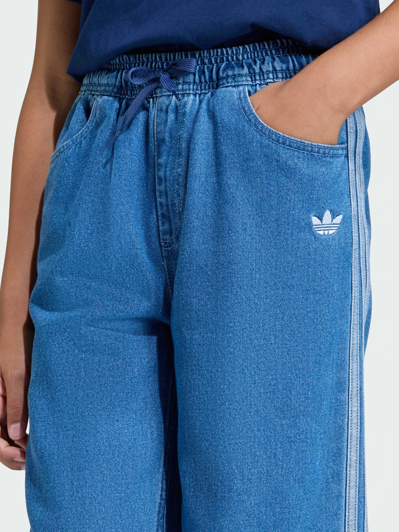Джинси Adidas Adicolor модель KE2850 Джинси Adidas Adicolor модель KE2850 Фото