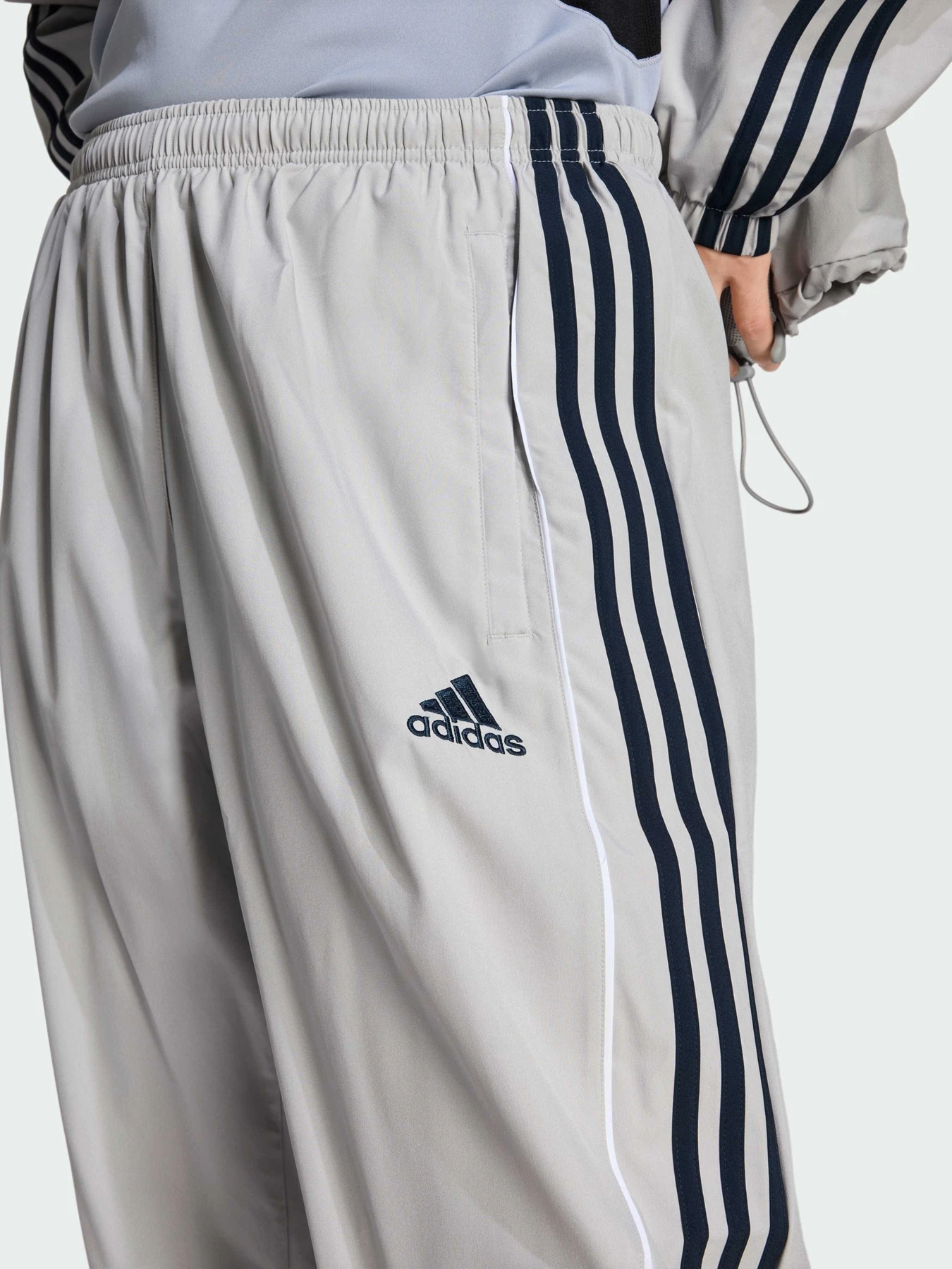 Брюки Adidas Adicolor модель KD5864 Брюки Adidas Adicolor модель KD5864 Фото