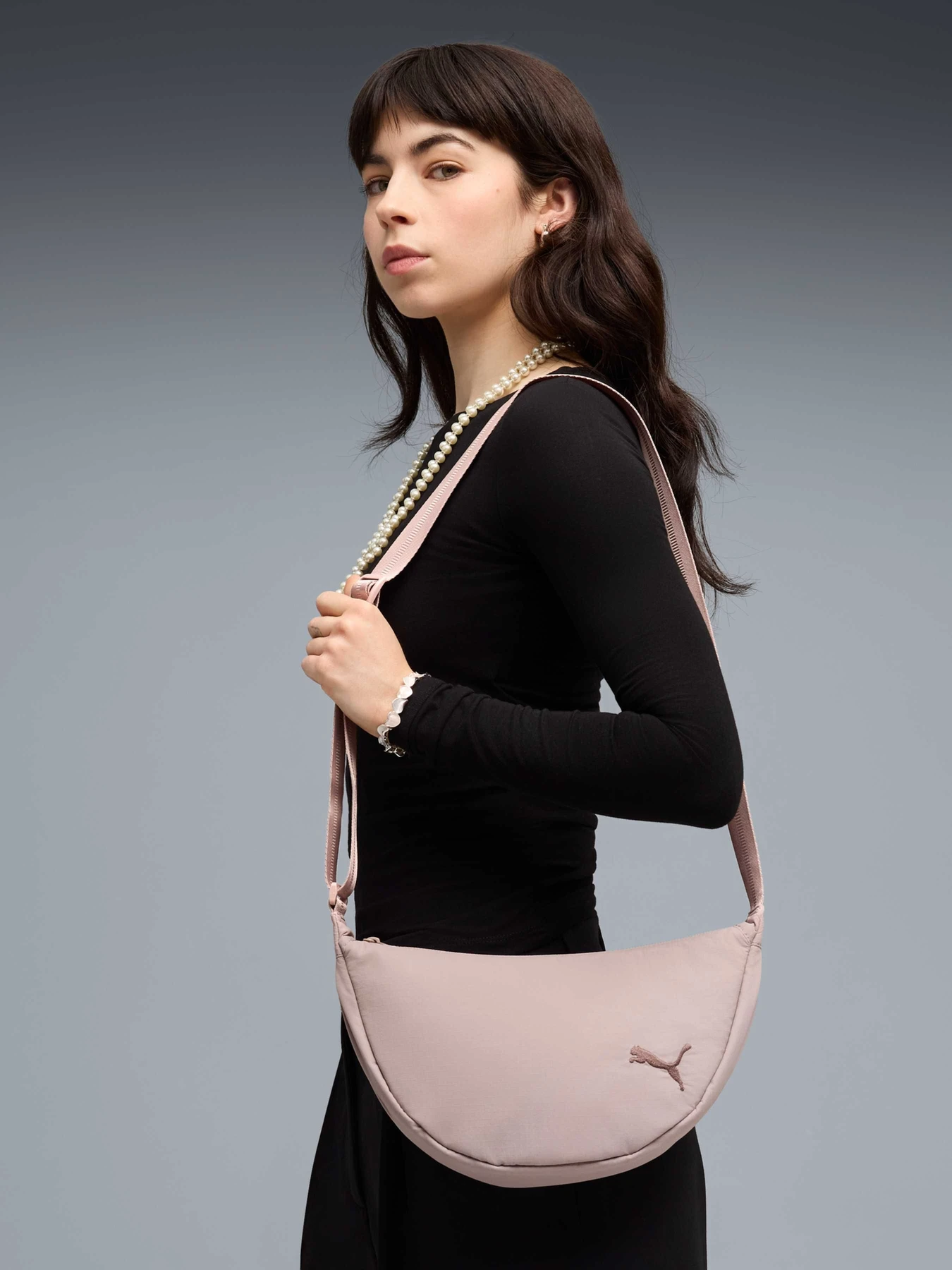 Сумки PUMA Her Half Moon Bag модель 092706 Сумки PUMA Her Half Moon Bag модель 092706 Фото