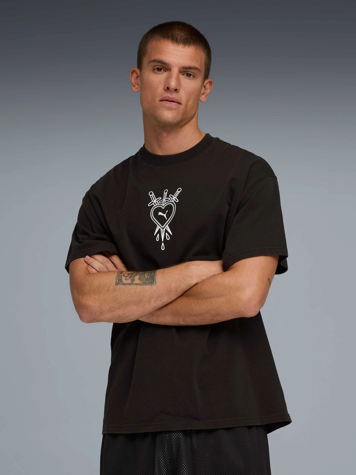 Футболки і поло PUMA Swish N' Ink Tee Iii модель 634661 Футболки і поло PUMA Swish N' Ink Tee Iii модель 634661 Фото