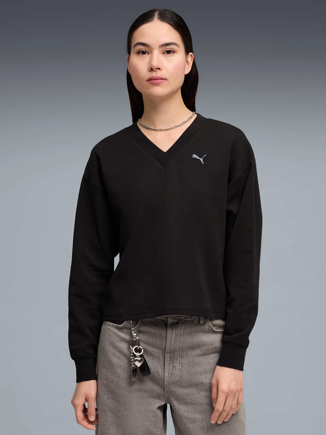 Худі та світшоти PUMA Ess Elevated V-neck Crew Dk модель 691816 Фото