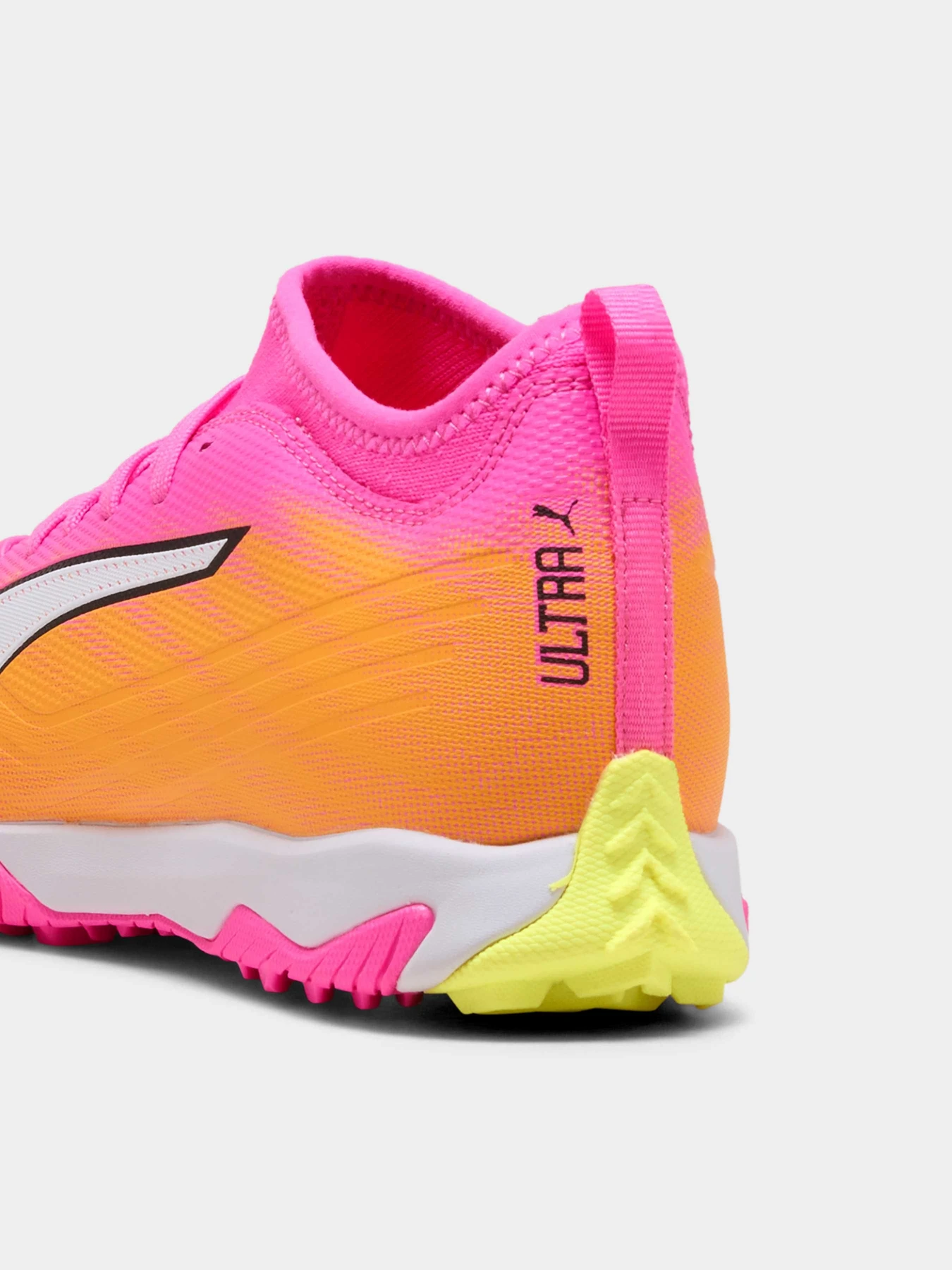 Кроссовки PUMA Ultra 6 Match Tt + Mid Jr модель 108976 Кроссовки PUMA Ultra 6 Match Tt + Mid Jr модель 108976 Фото