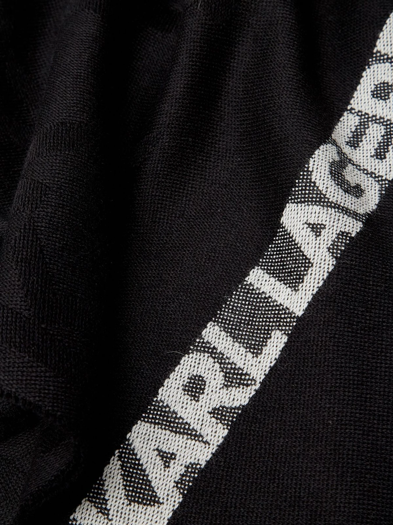 Шарфи та хустки Karl Lagerfeld модель 534135.805001;990 Фото