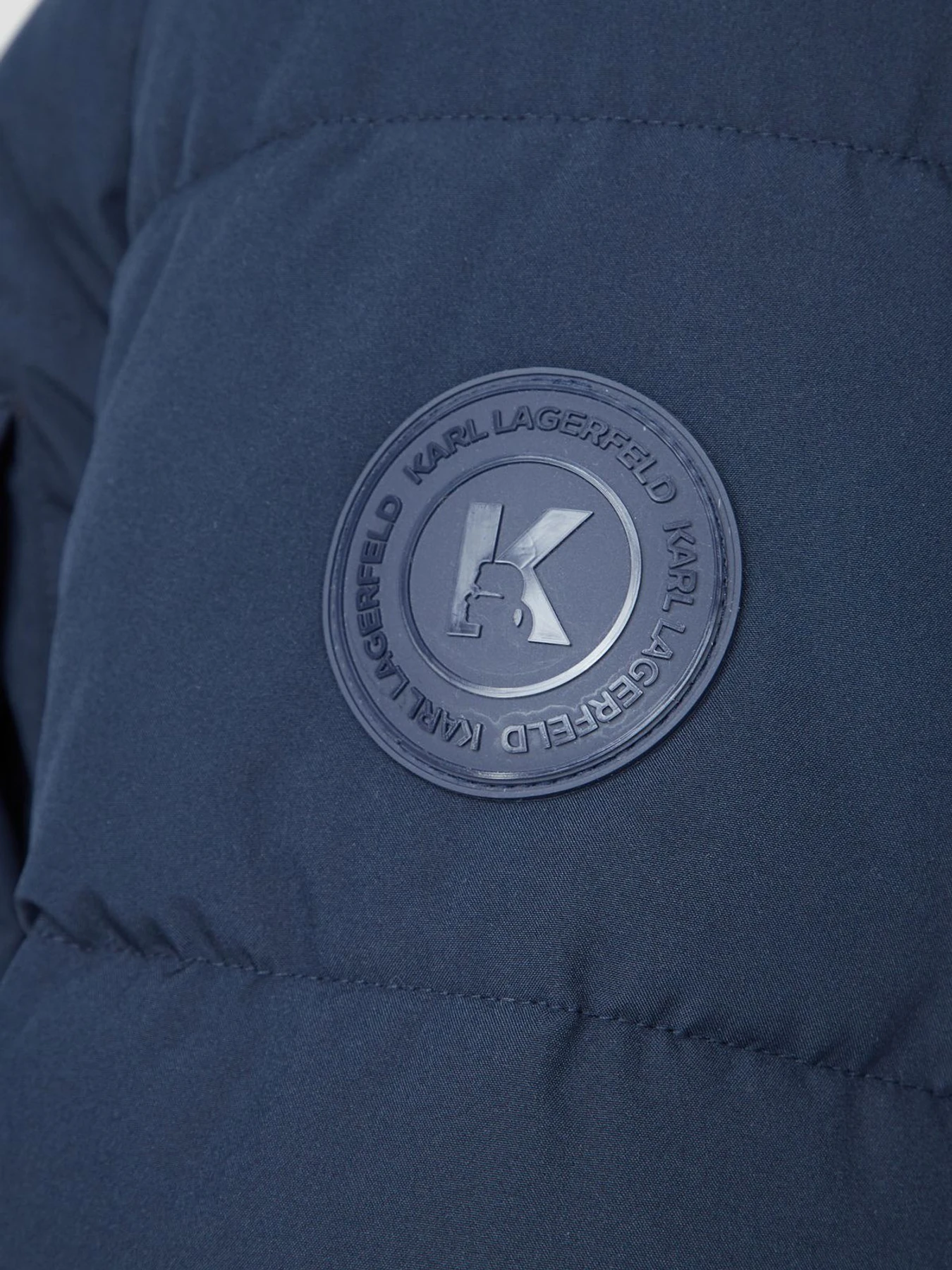 Куртки и дубленки Karl Lagerfeld модель 534586.505035;690 Фото