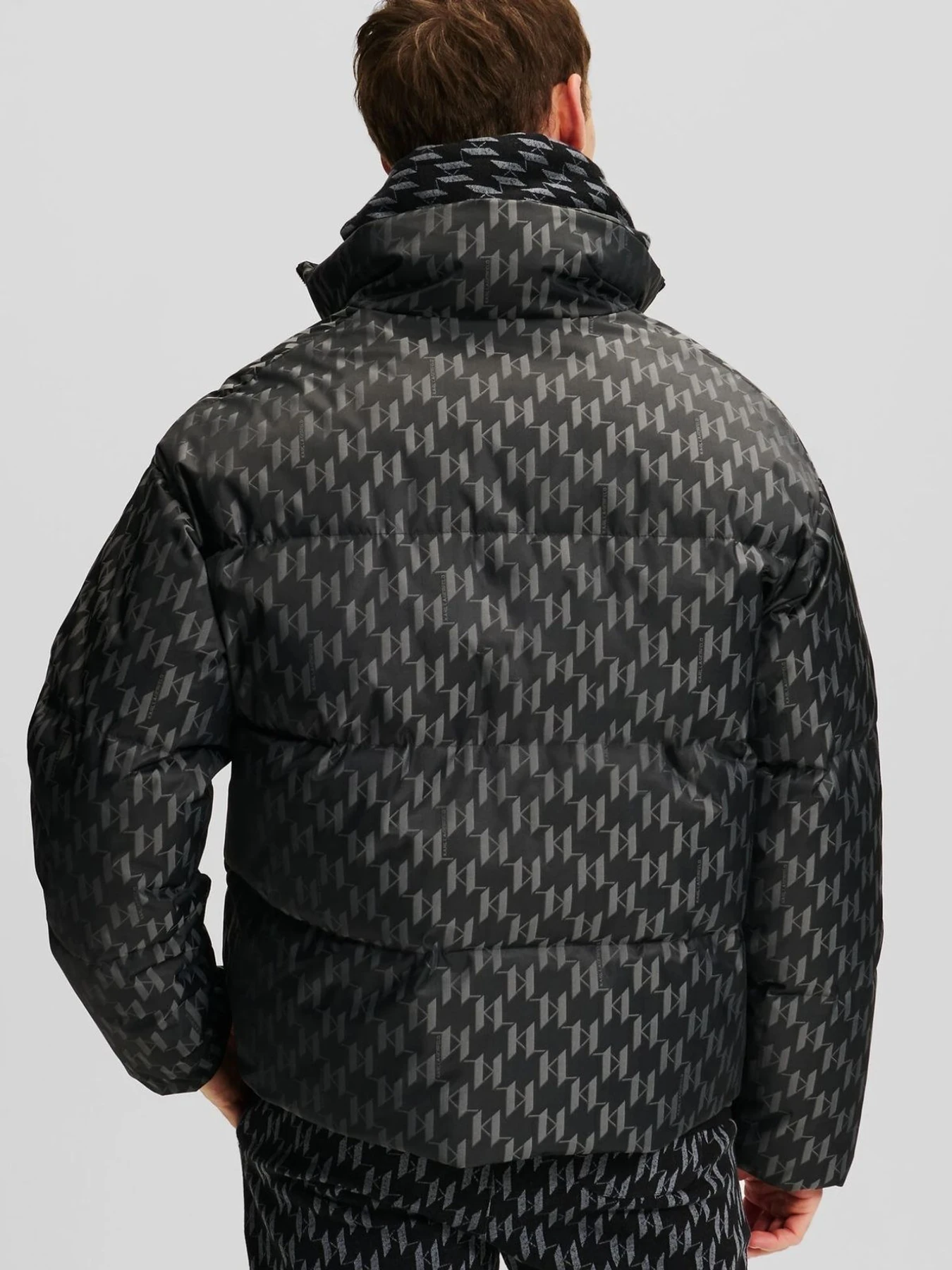 Куртки и дубленки Karl Lagerfeld модель 544529.505018;990 Куртки и дубленки Karl Lagerfeld модель 544529.505018;990 Фото
